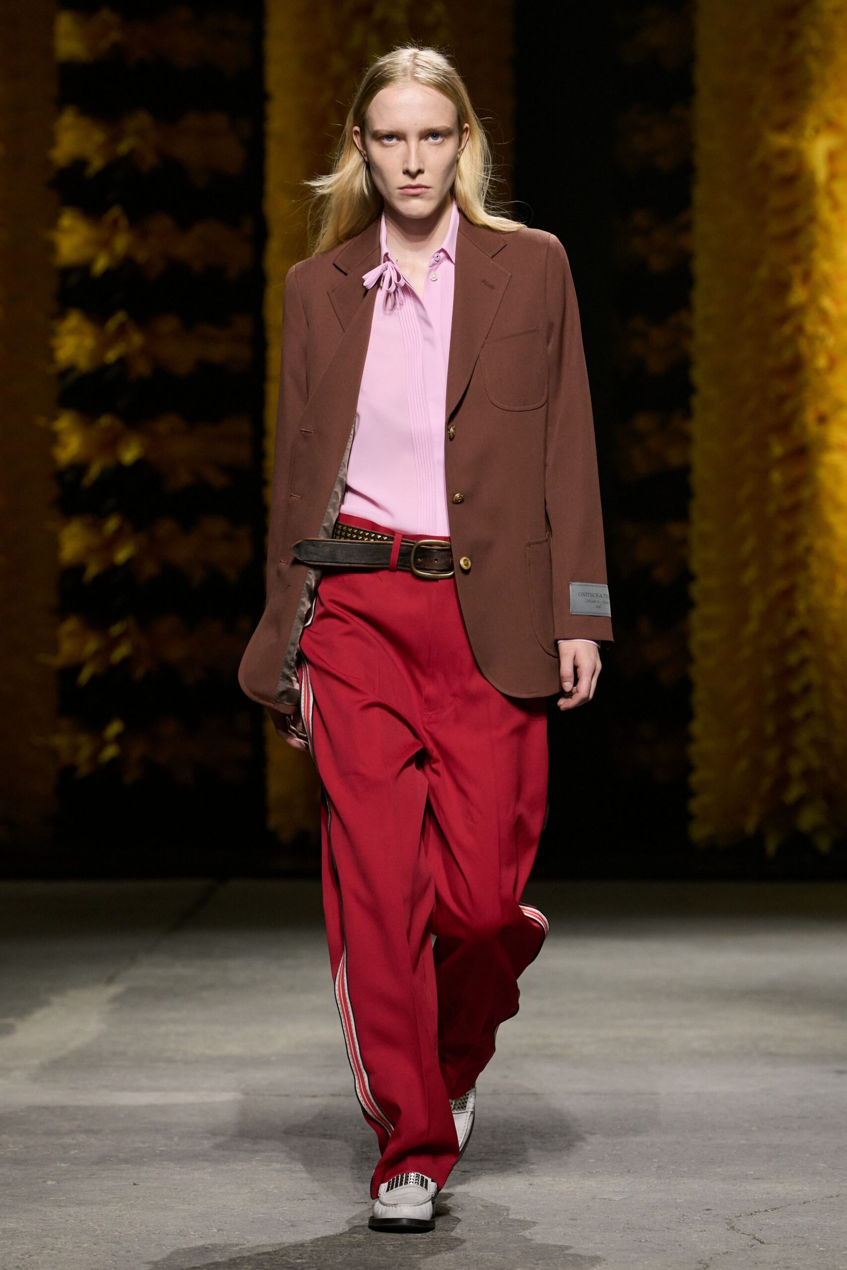 brown tailored single-breasted blazer