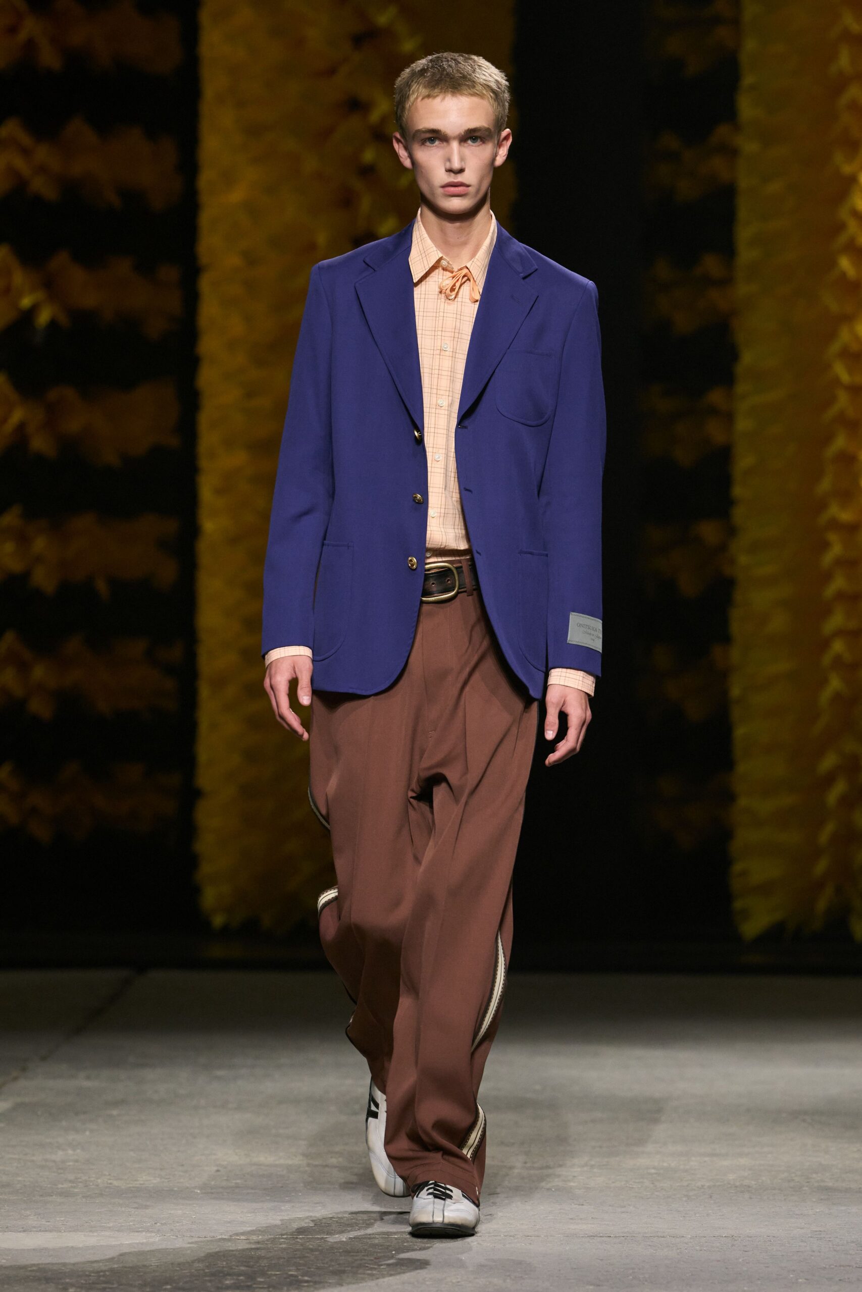 blue tailored single-breasted blazer