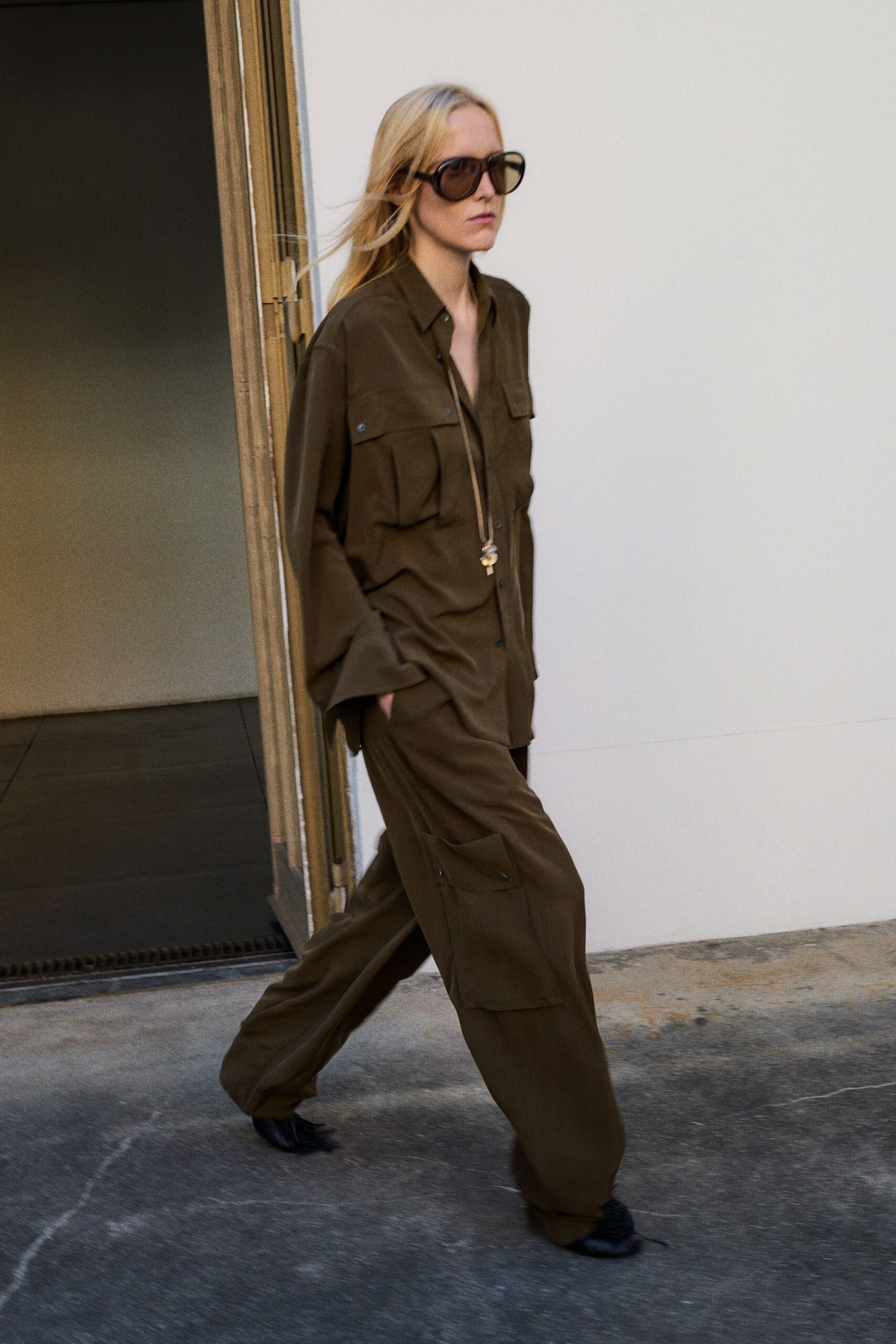brown unknown long-sleeve collared relaxed buttoned pockets shirt