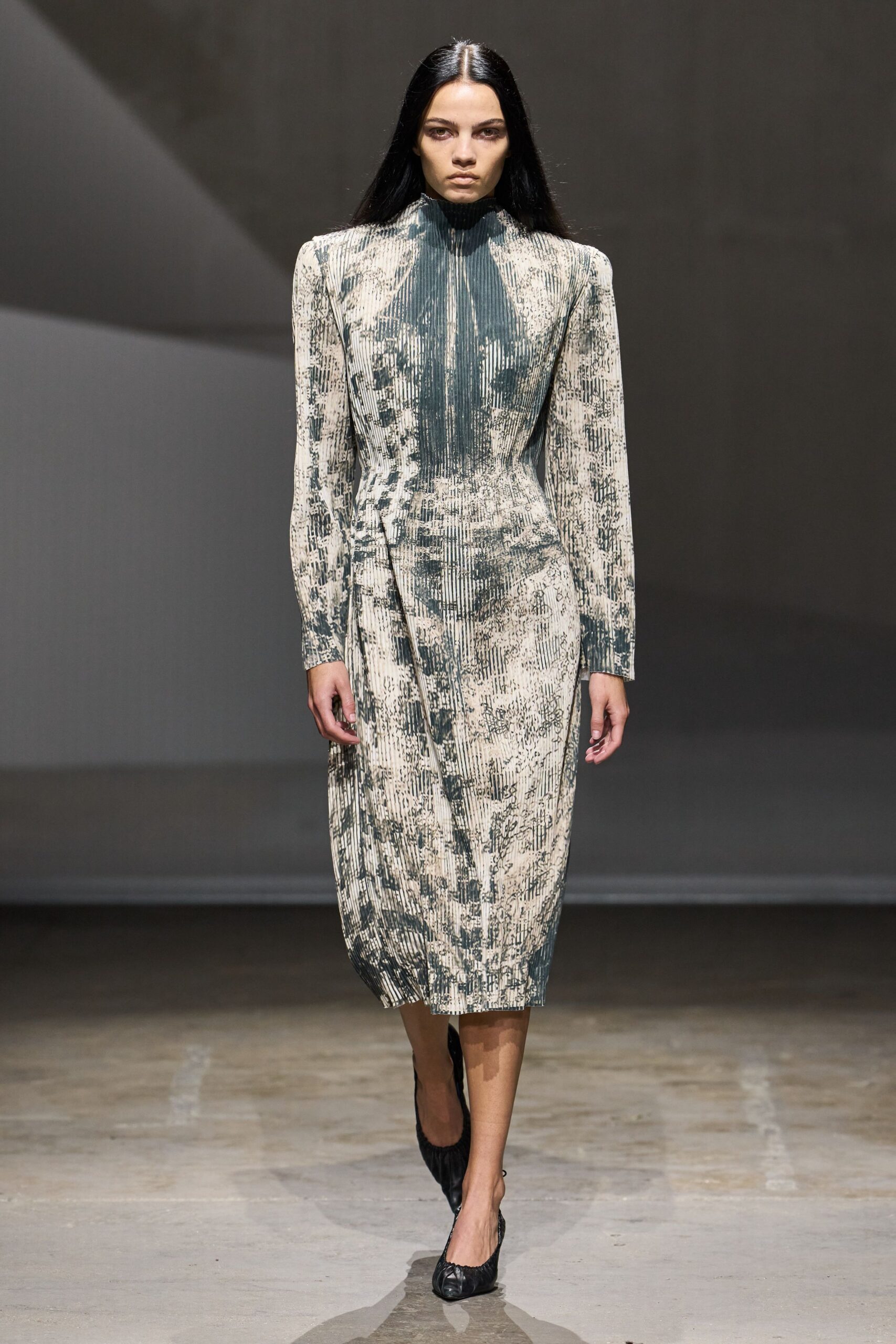 printed pleated high-neck midi dress
