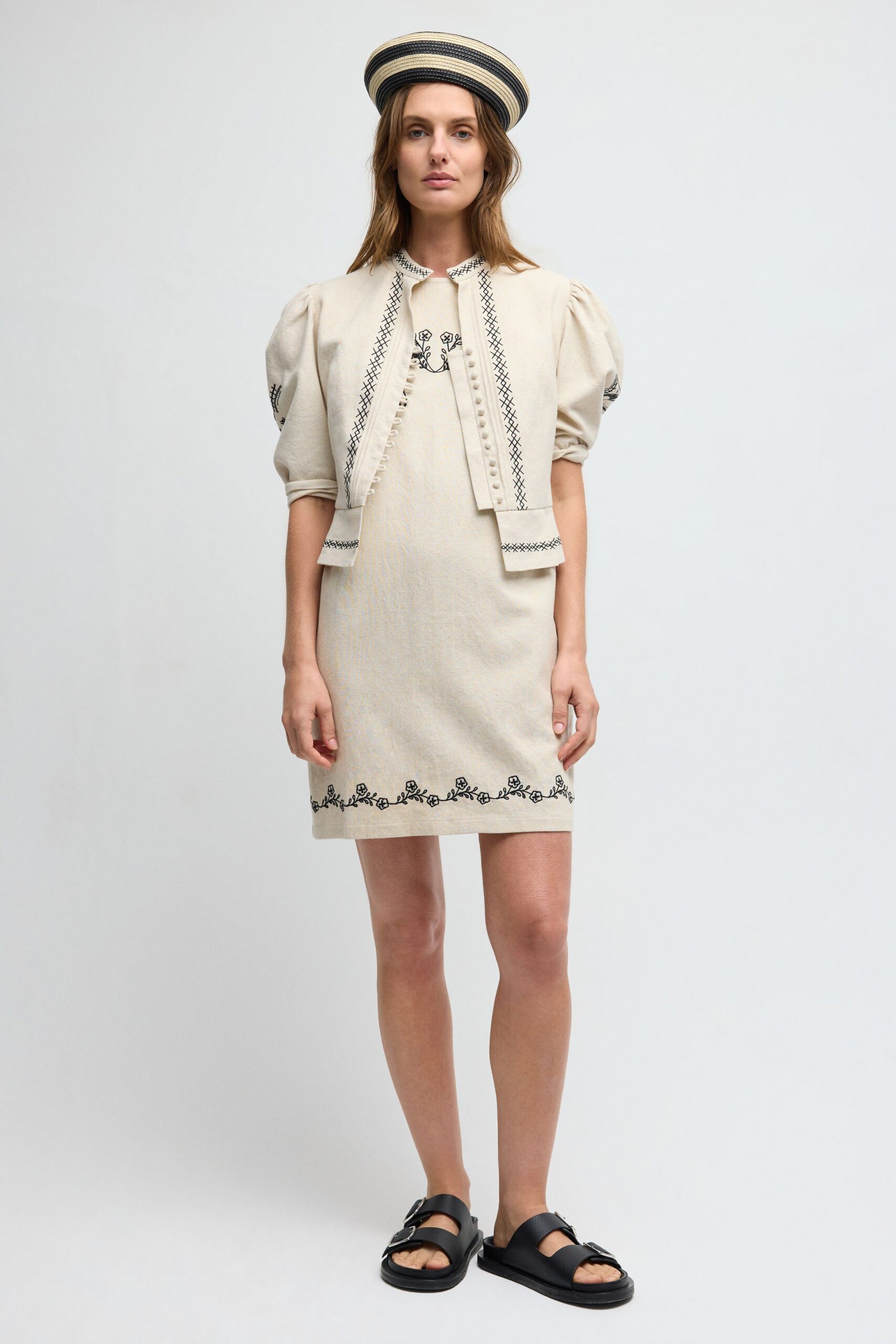 ivory linen long-sleeve collared embroidered buttoned cropped jacket