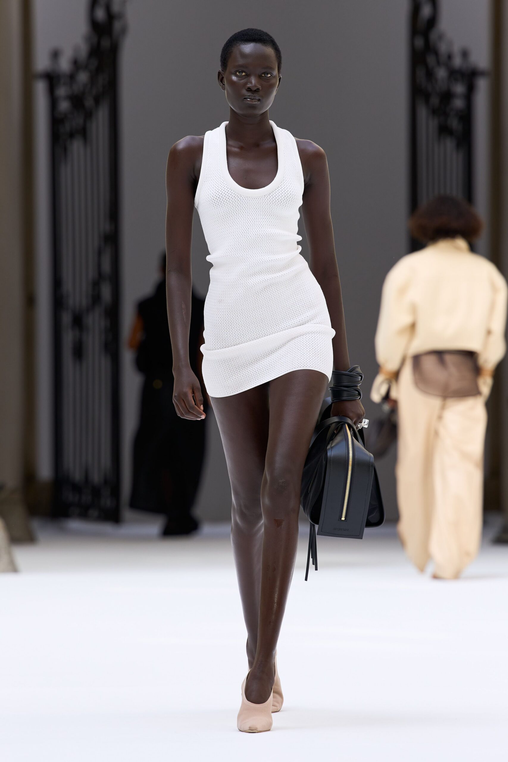 white knit sleeveless scoop-neck fitted ruched textured mini-dress