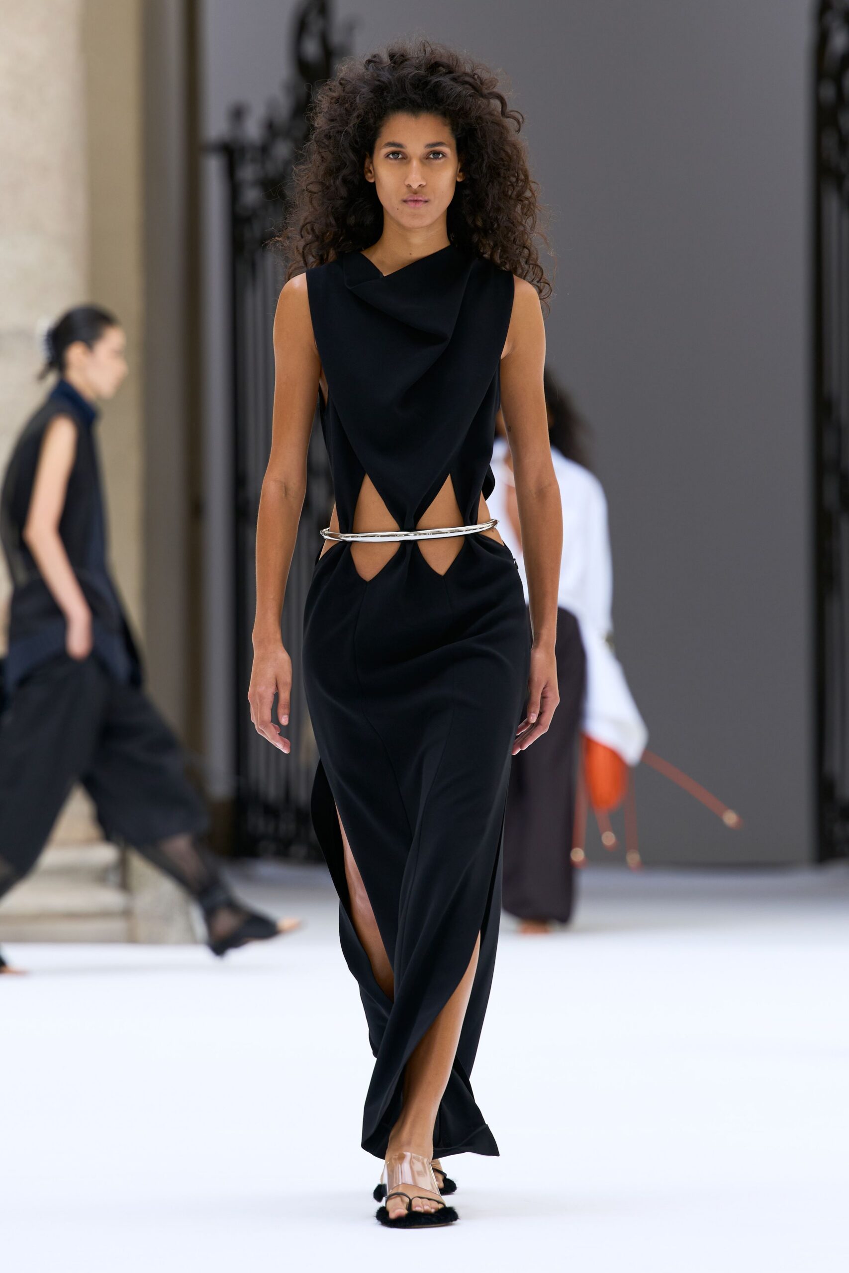 black unknown sleeveless asymmetric draped belted flowing gown