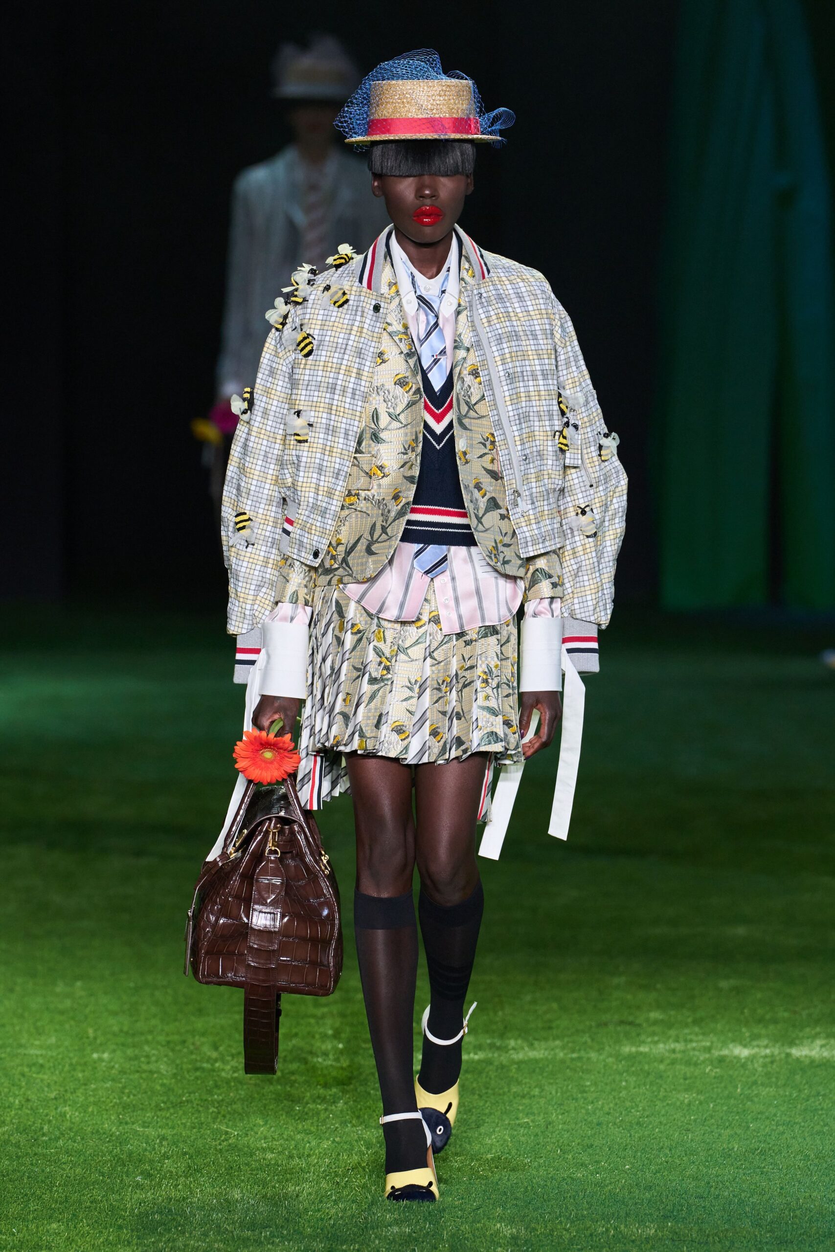 bee-appliqué checked cropped jacket
