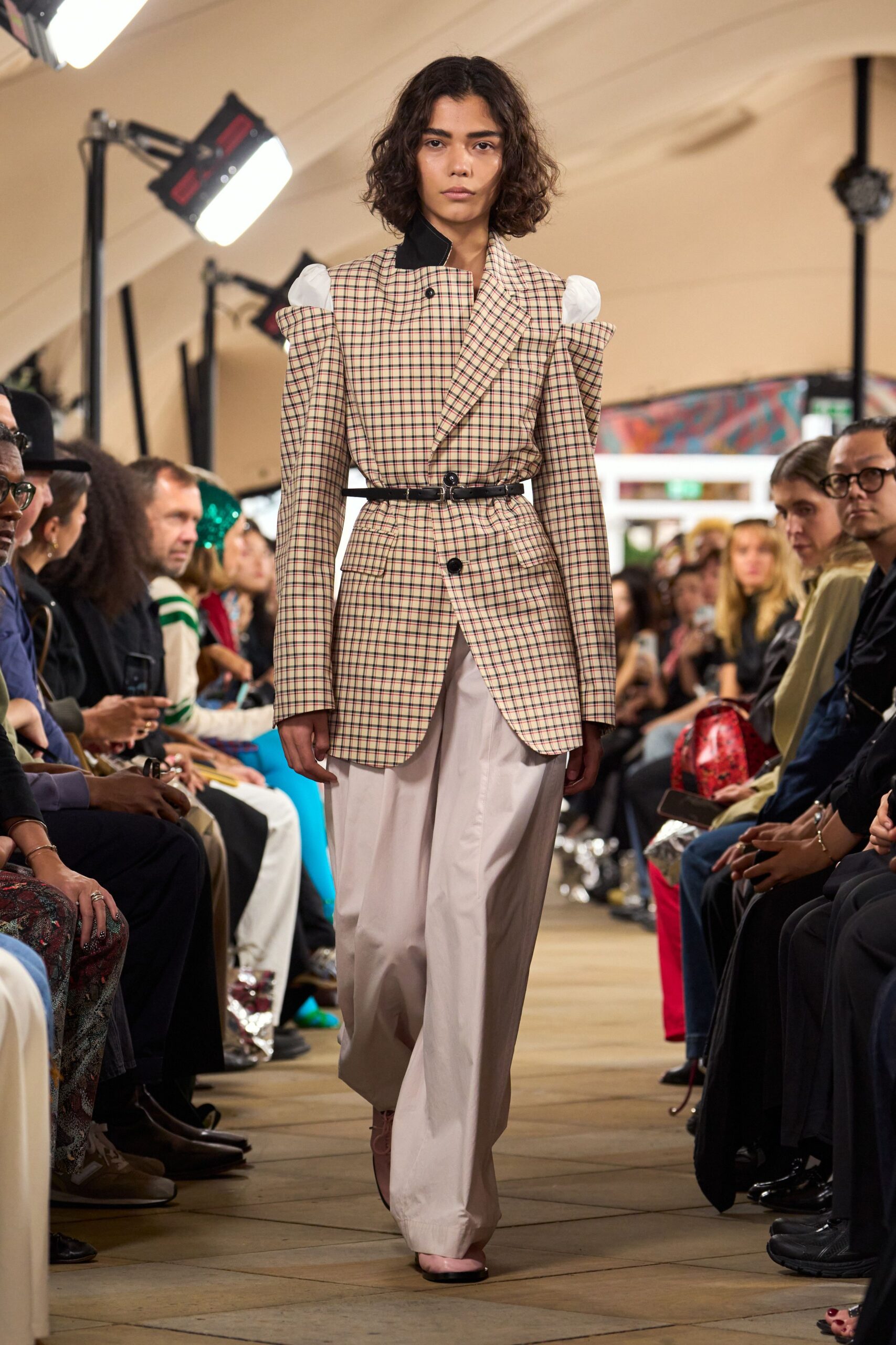 checked belted shoulder-detail blazer