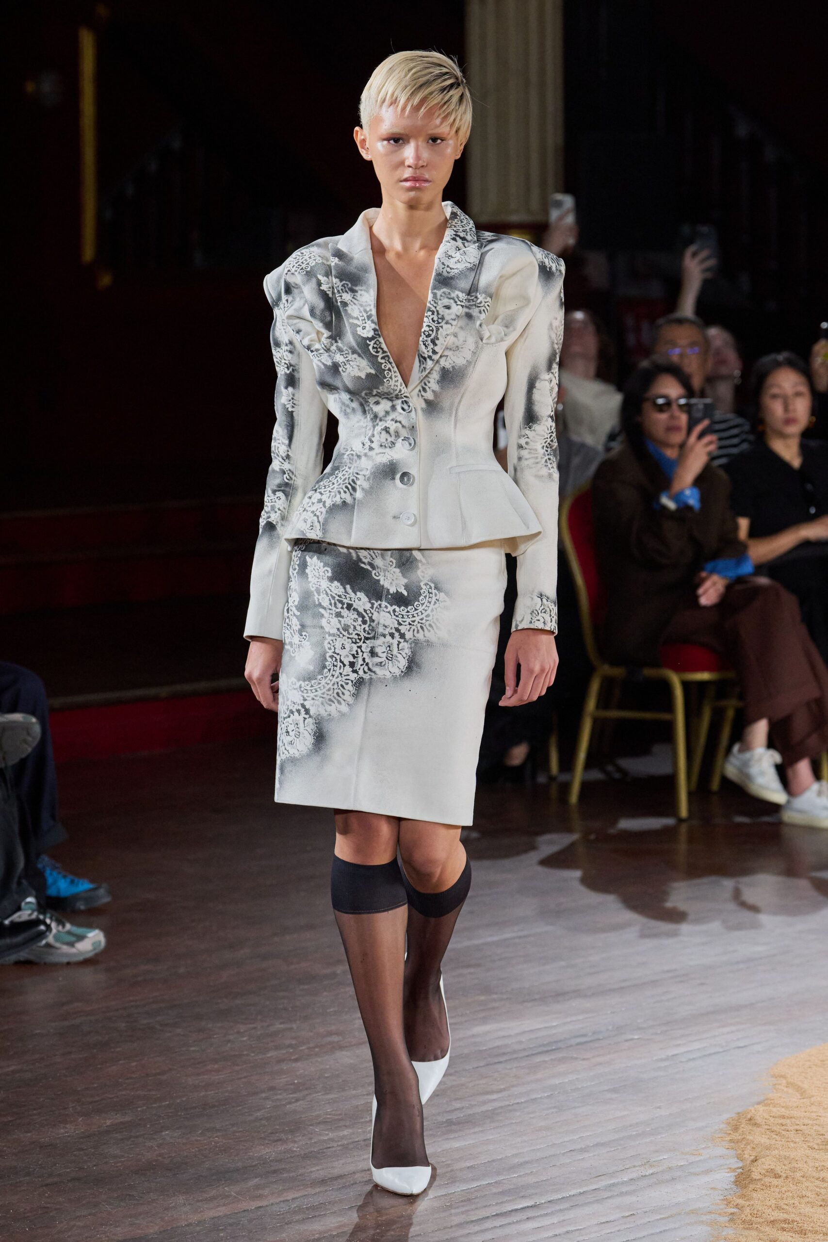 white unknown long-sleeve collared structured printed buttoned jacket