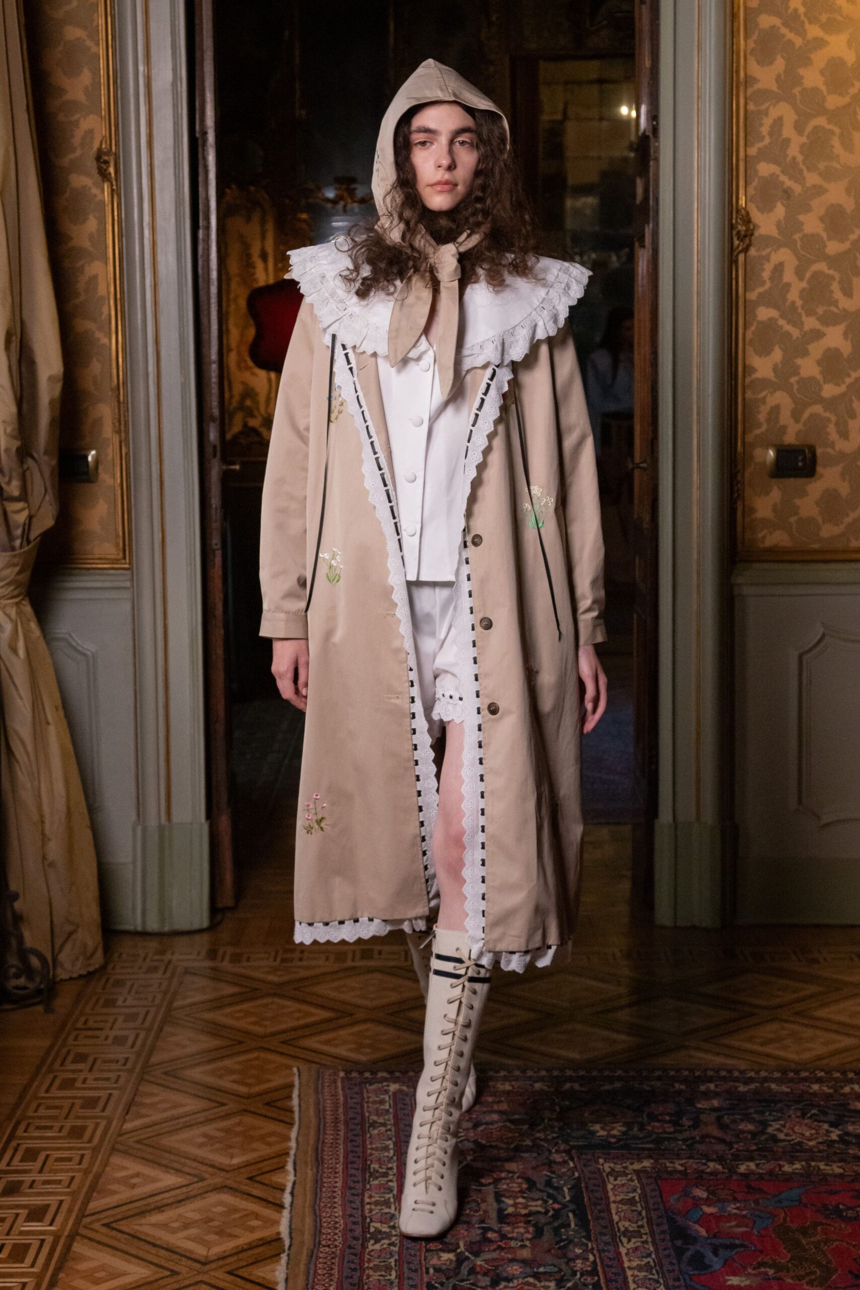 hooded lace-trim embroidered coat