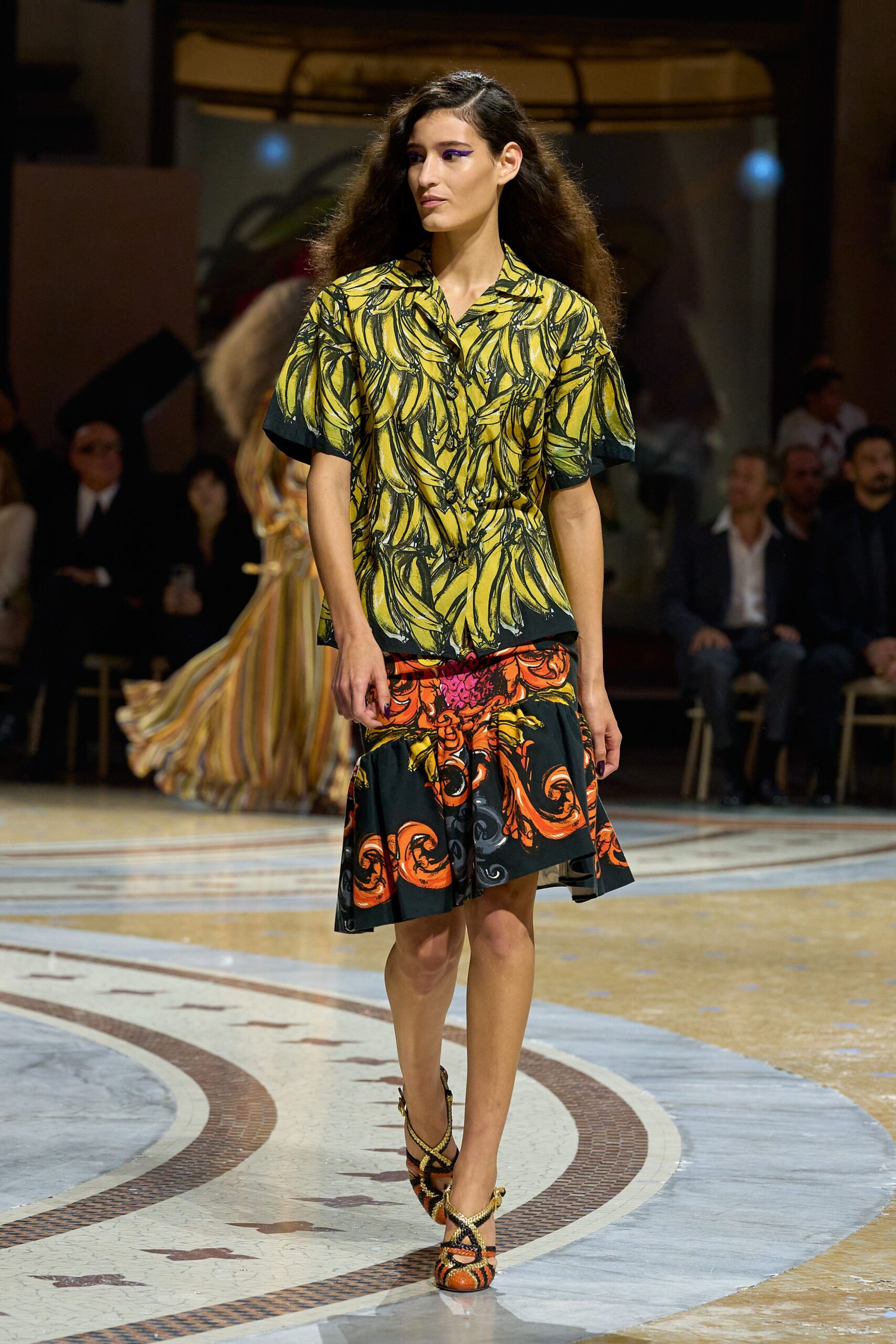 banana-print short-sleeve shirt