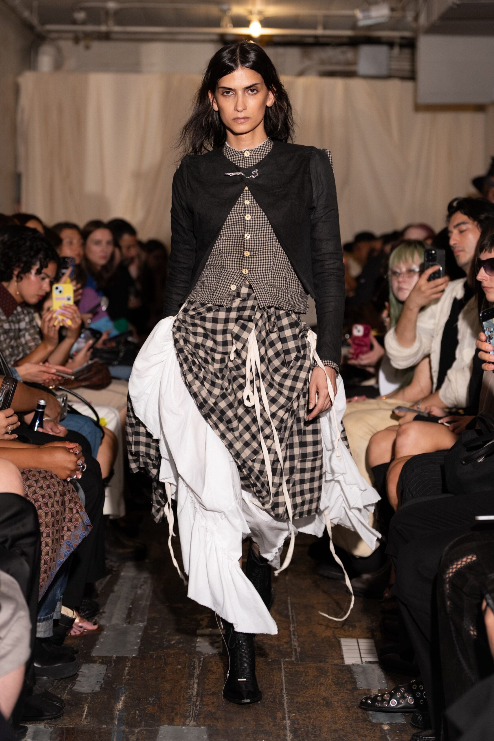black unknown long-sleeve high-neck fitted checked buttoned shirt
