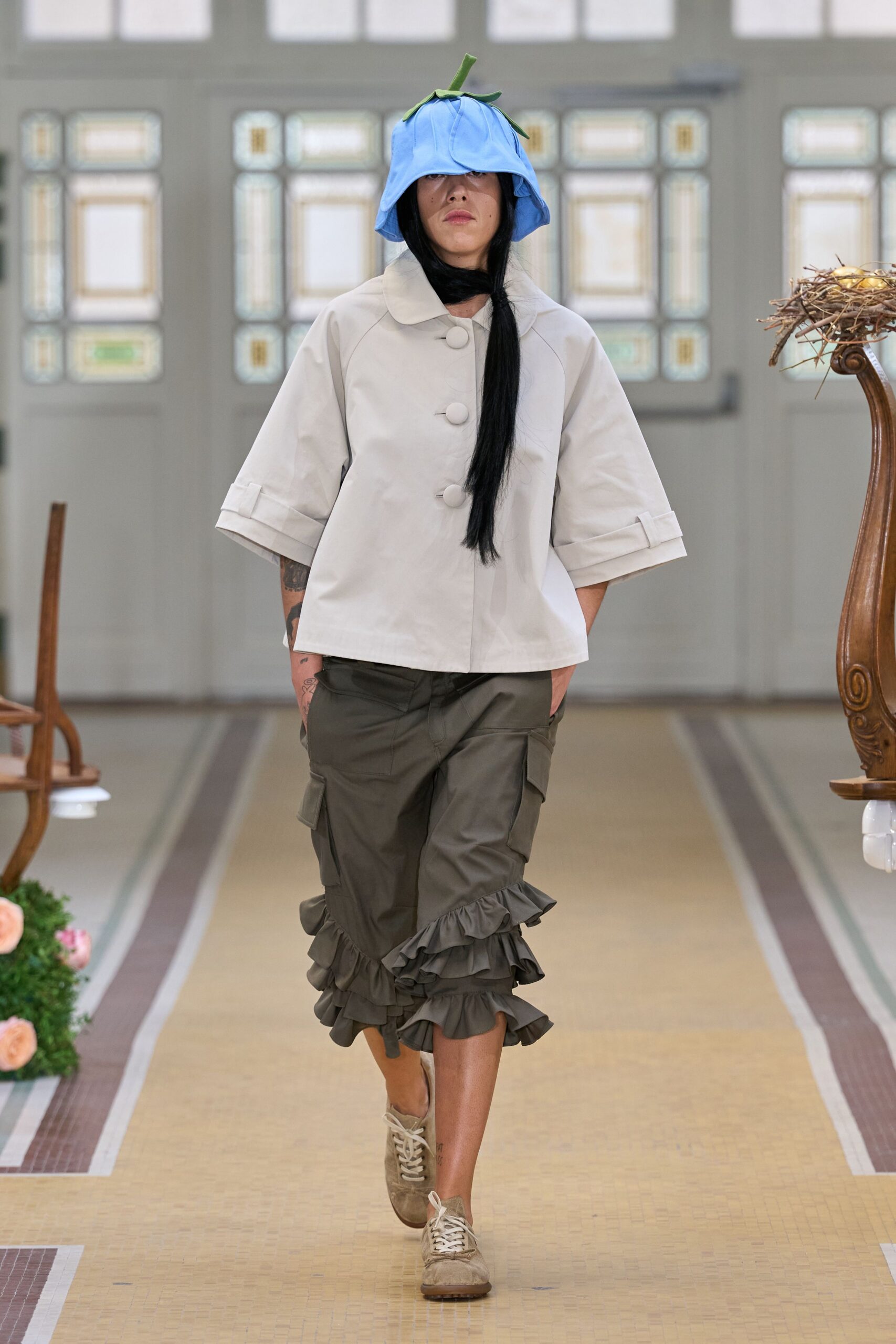 ivory collared short-sleeve relaxed buttoned jacket