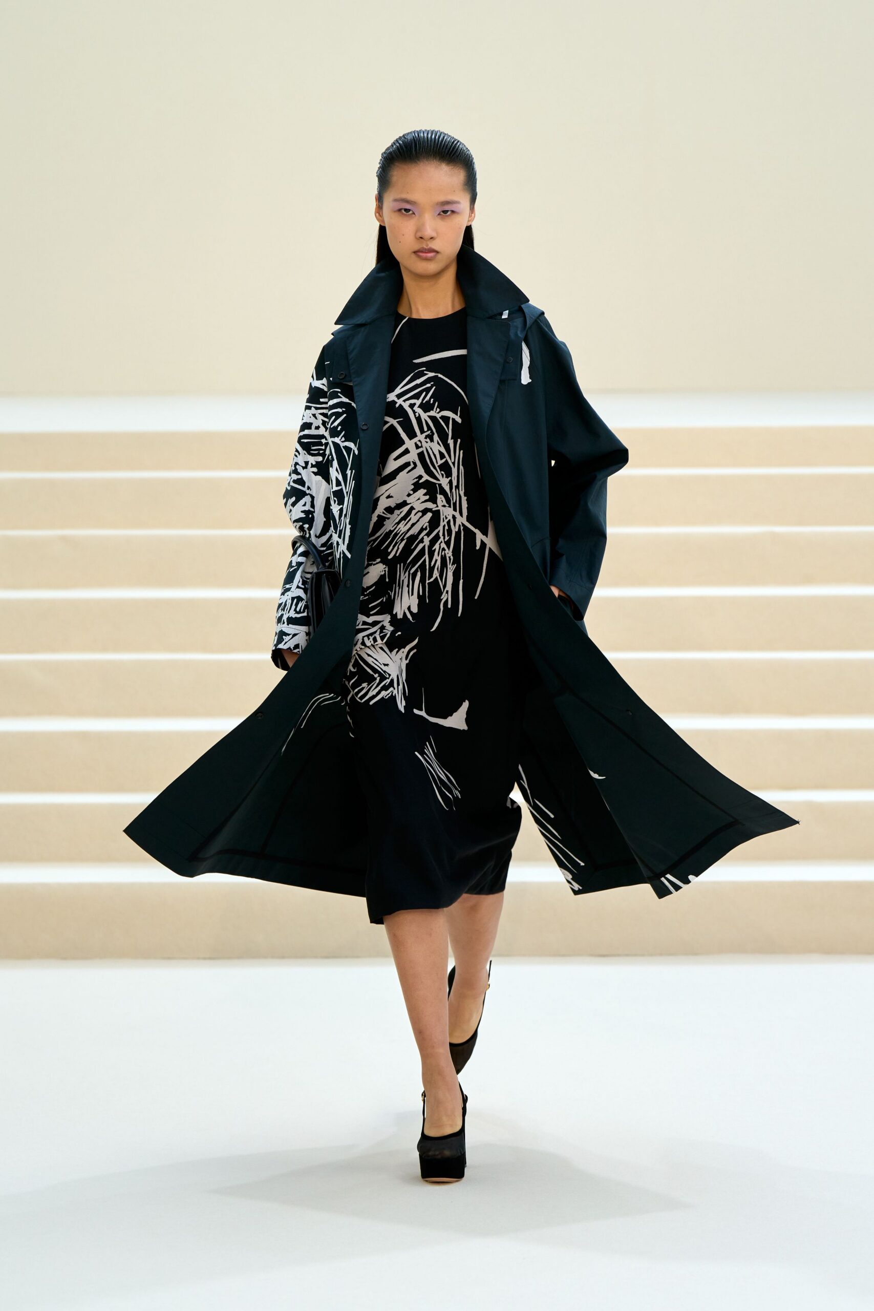 abstract print black midi dress