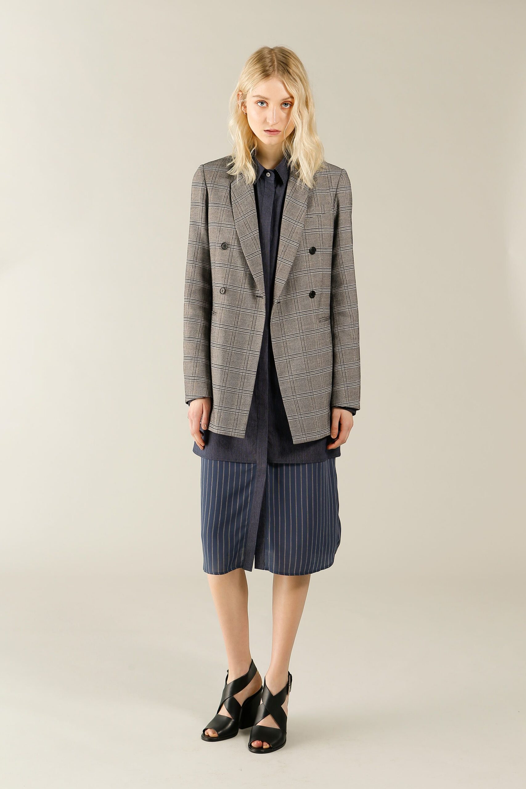 gray wool long-sleeve collared tailored checked buttoned blazer