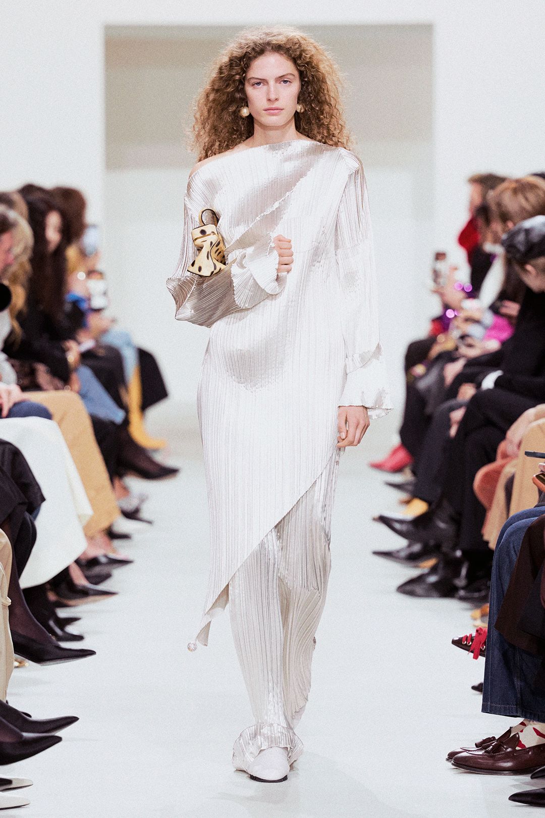 white round-toe shoes