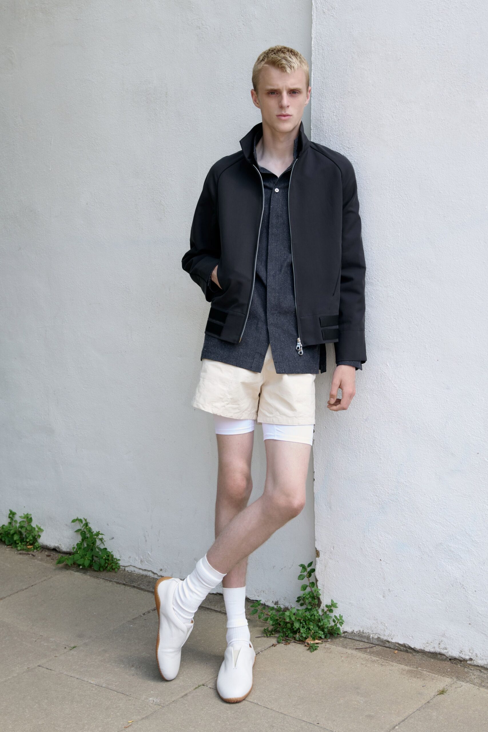 gray collared long-sleeve buttoned shirt
