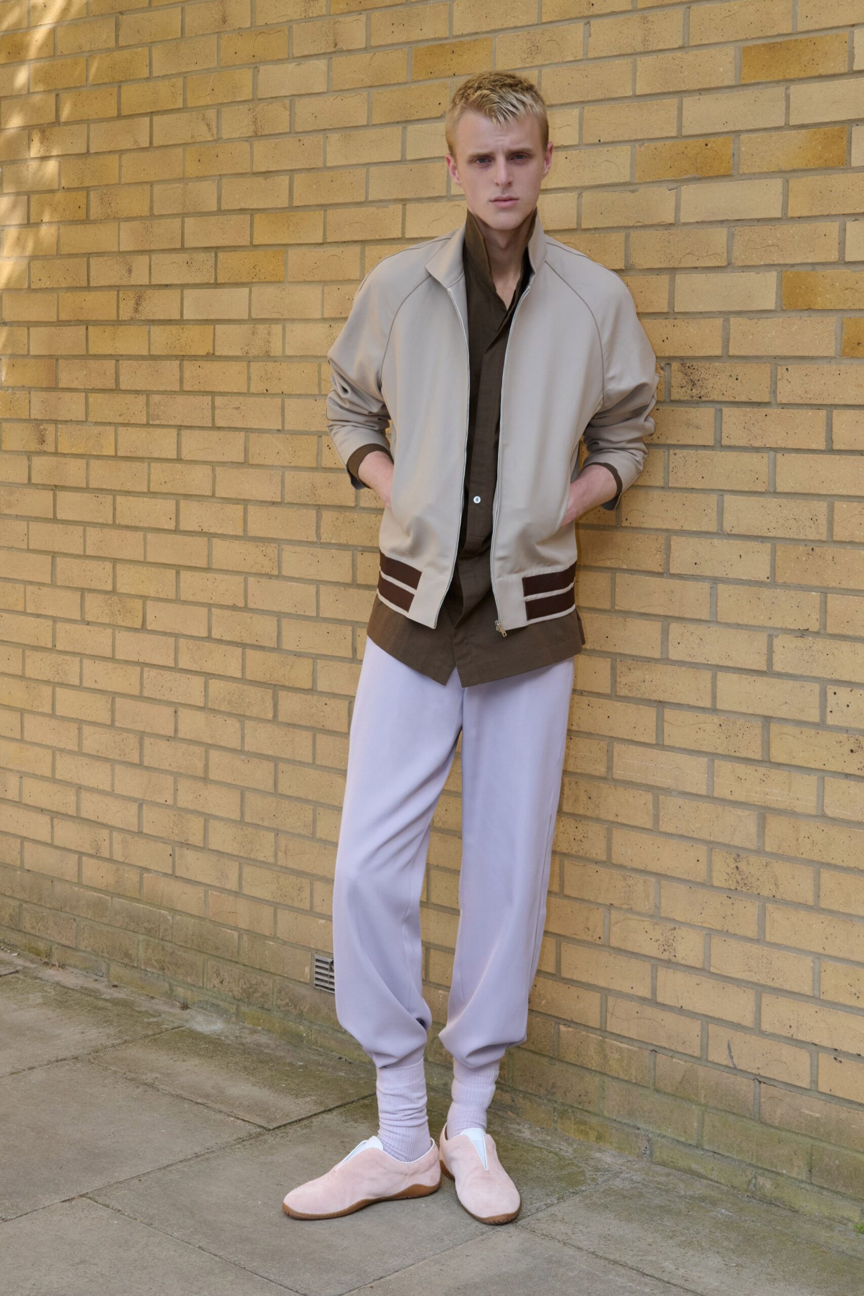 brown collared long-sleeve buttoned shirt
