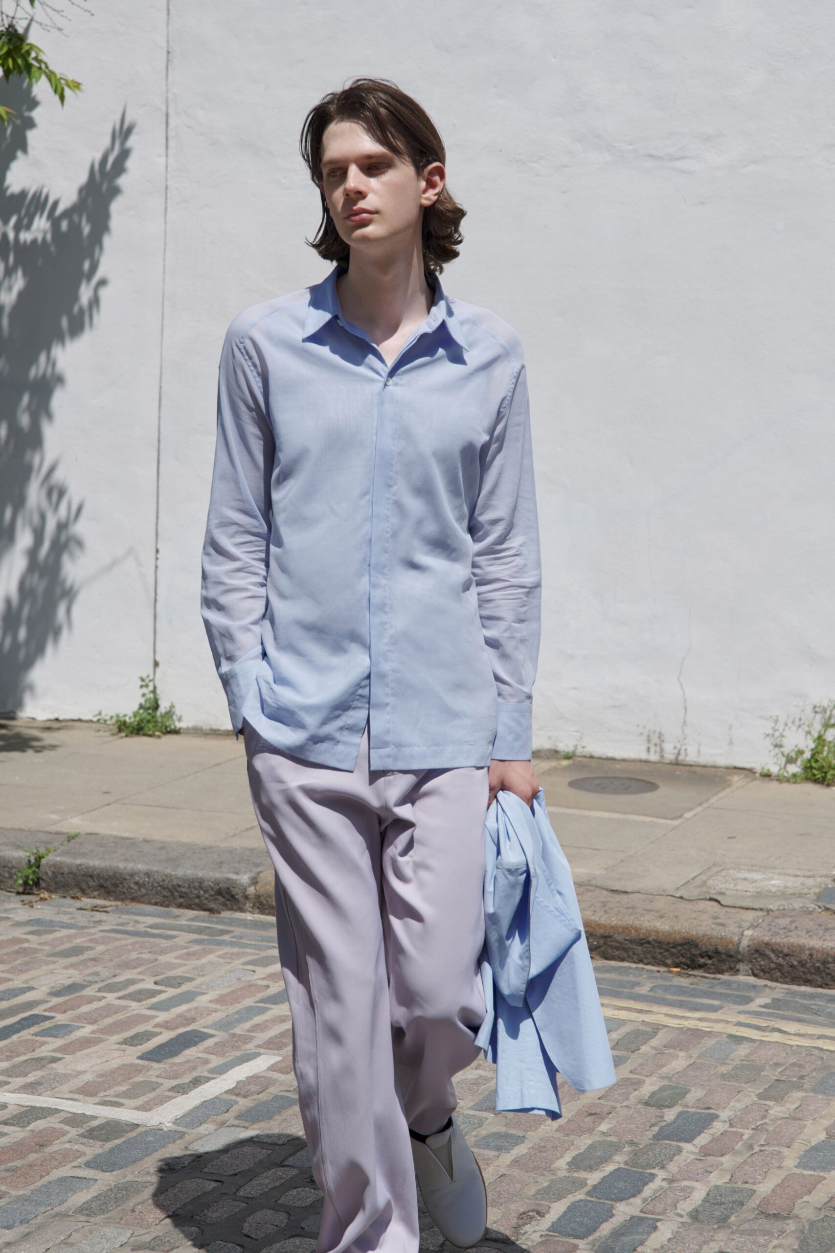 blue long-sleeve collared relaxed buttoned shirt