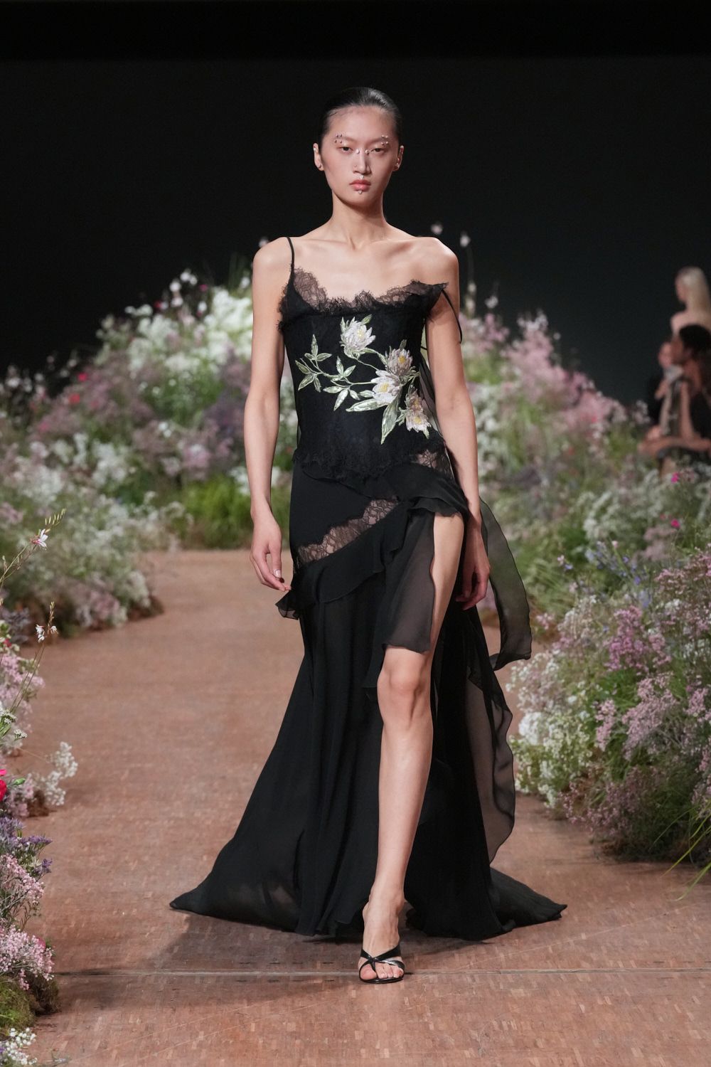 black floral embroidered lace-trim gown