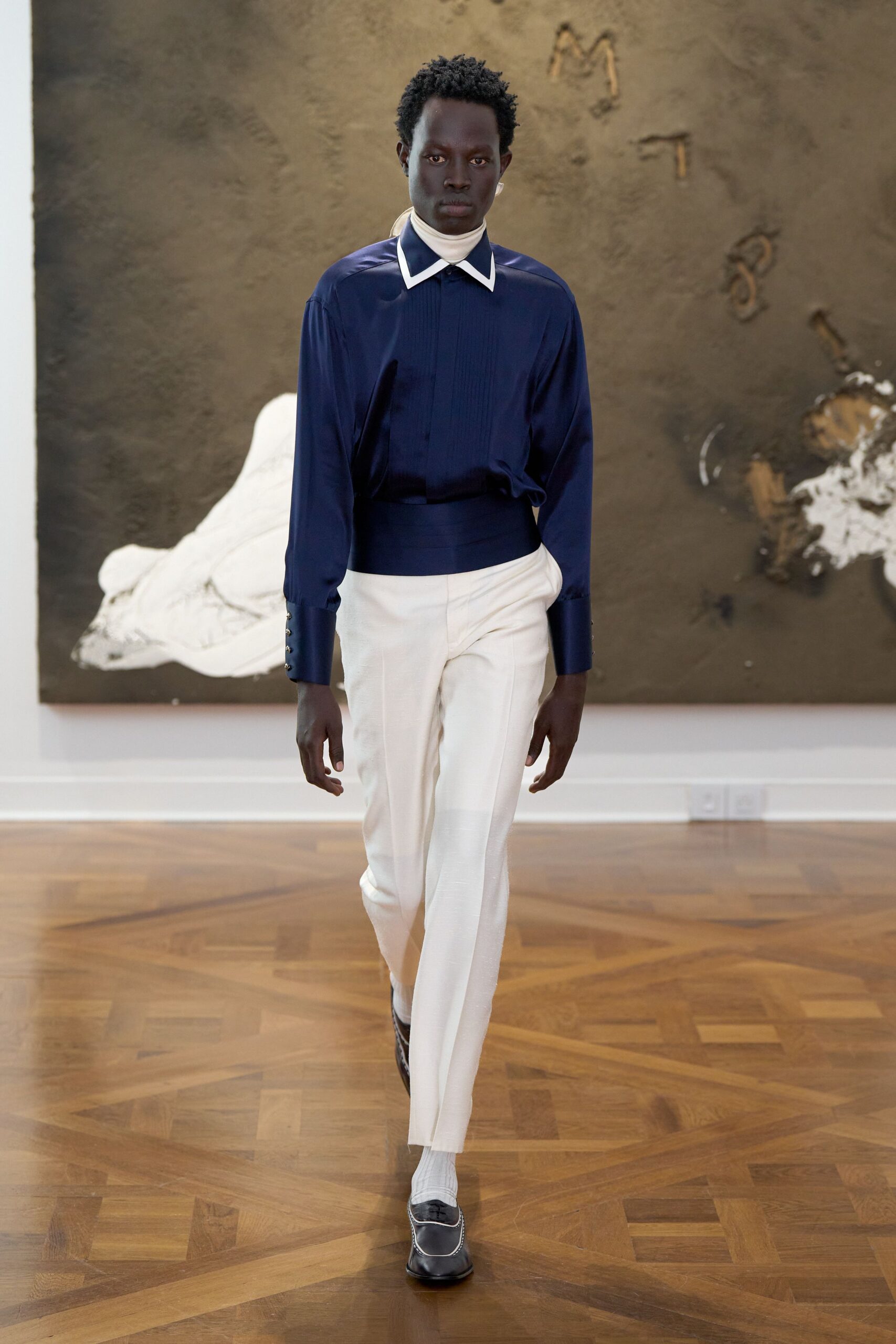 contrast-collar satin bib-front shirt