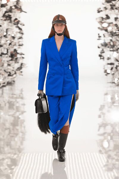 blue long-sleeve collared tailored buttoned blazer