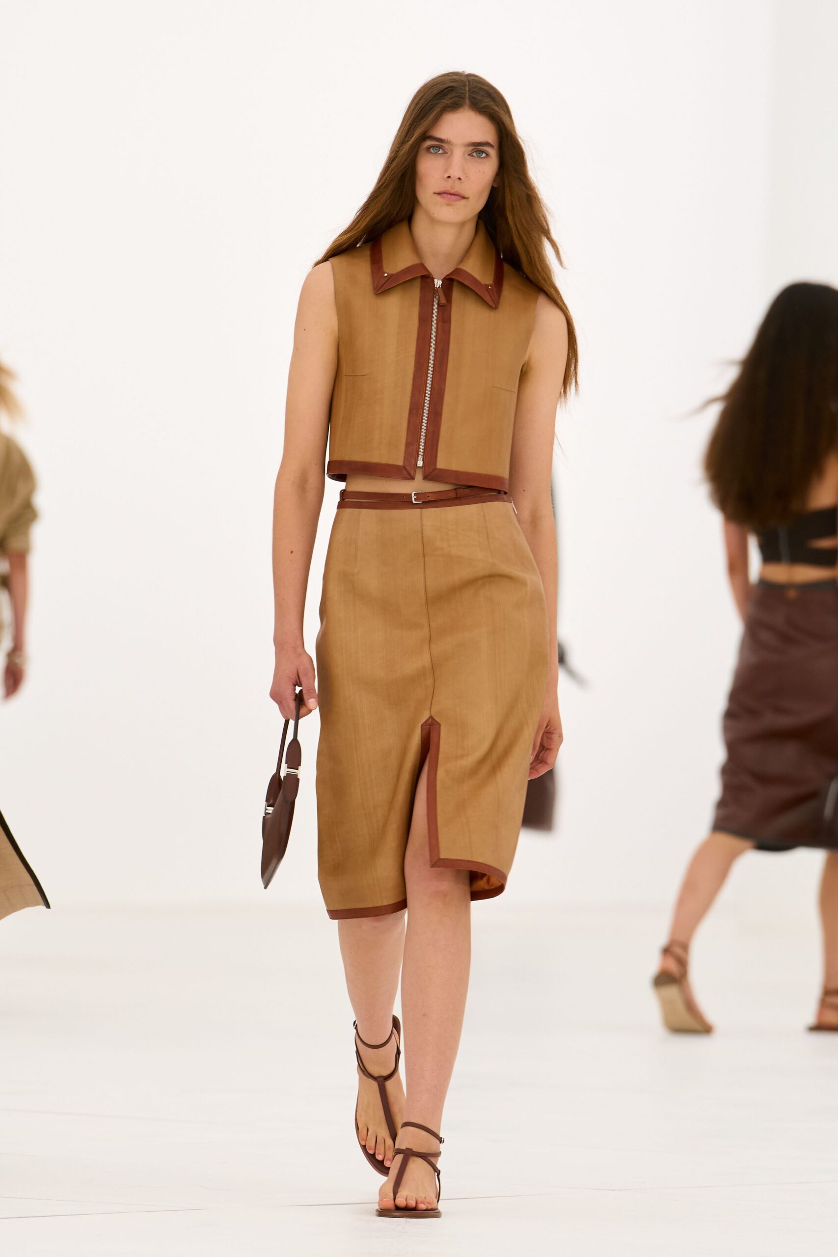 cropped sleeveless zip-front jacket