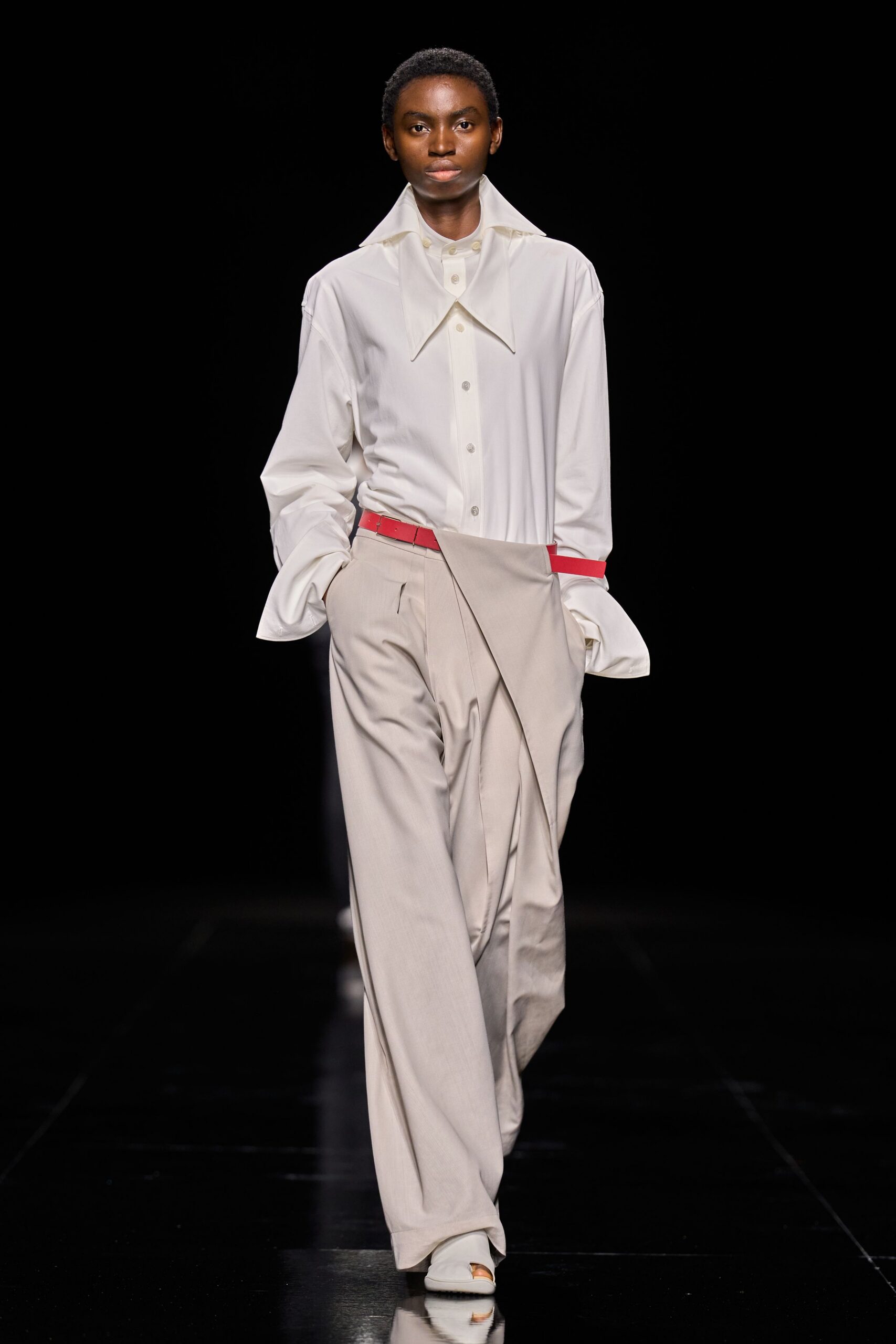 oversized pointed collar white shirt
