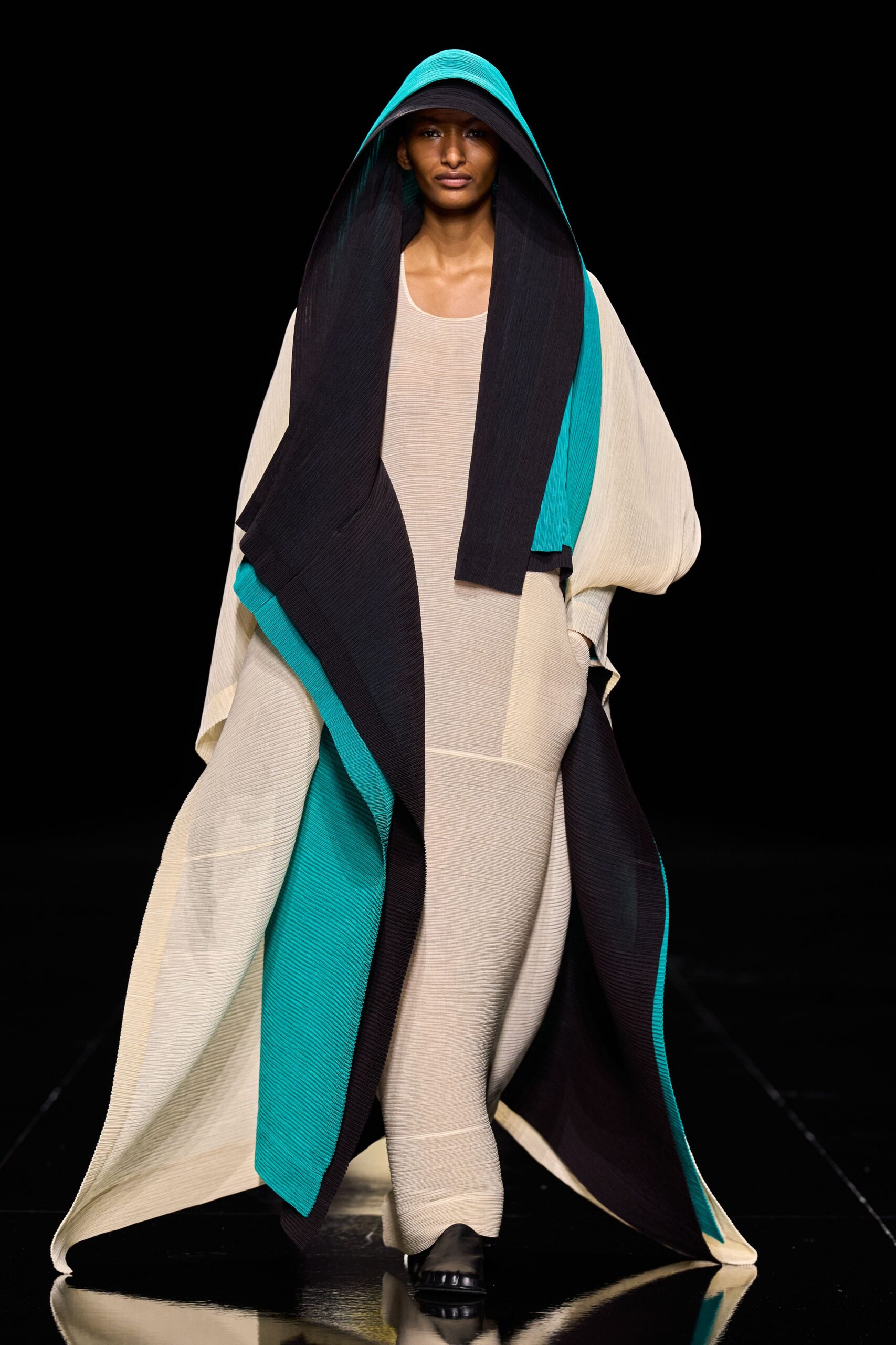 hooded pleated color-block poncho