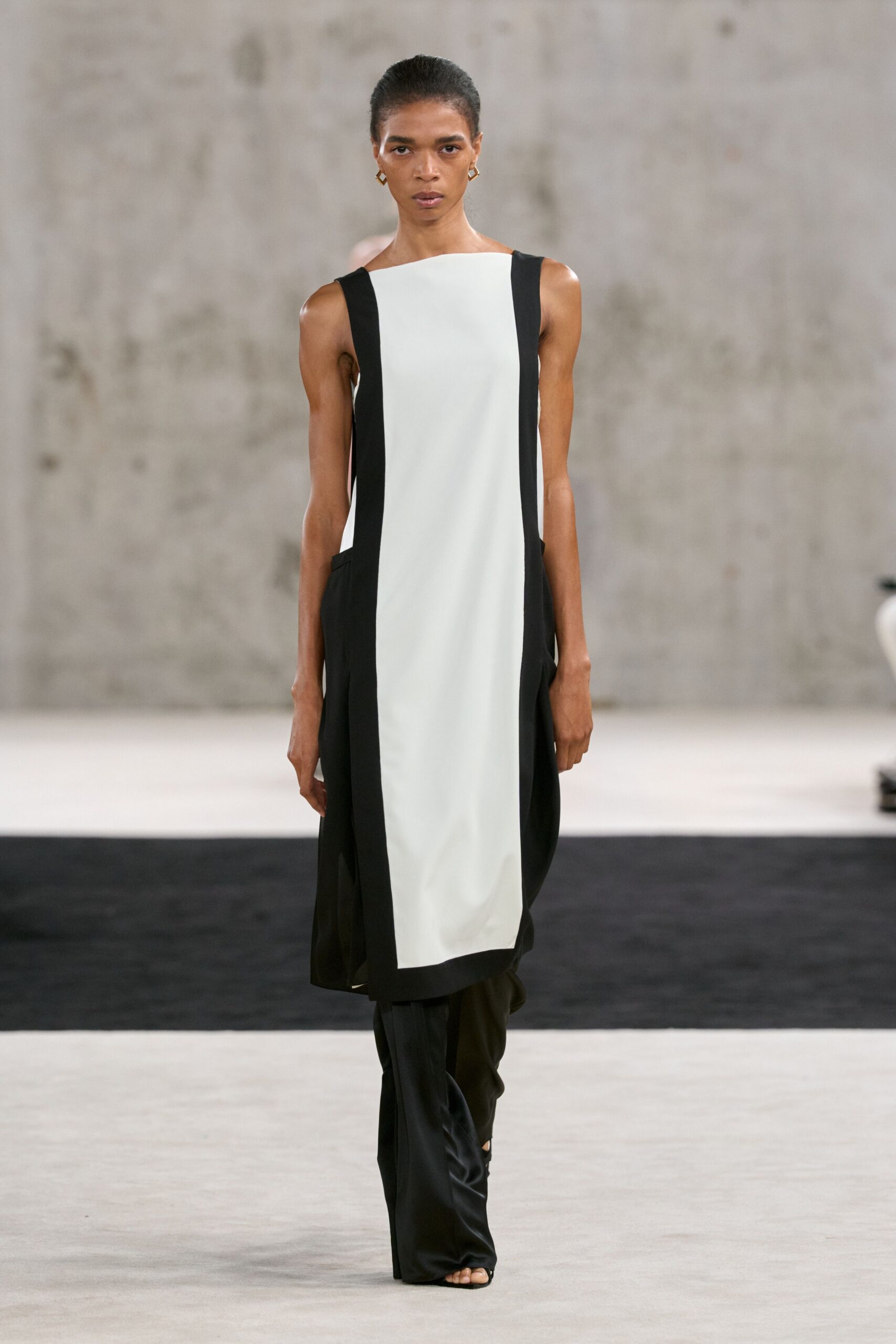white crepe sleeveless boat-neck color-blocked flowing midi midi-dress