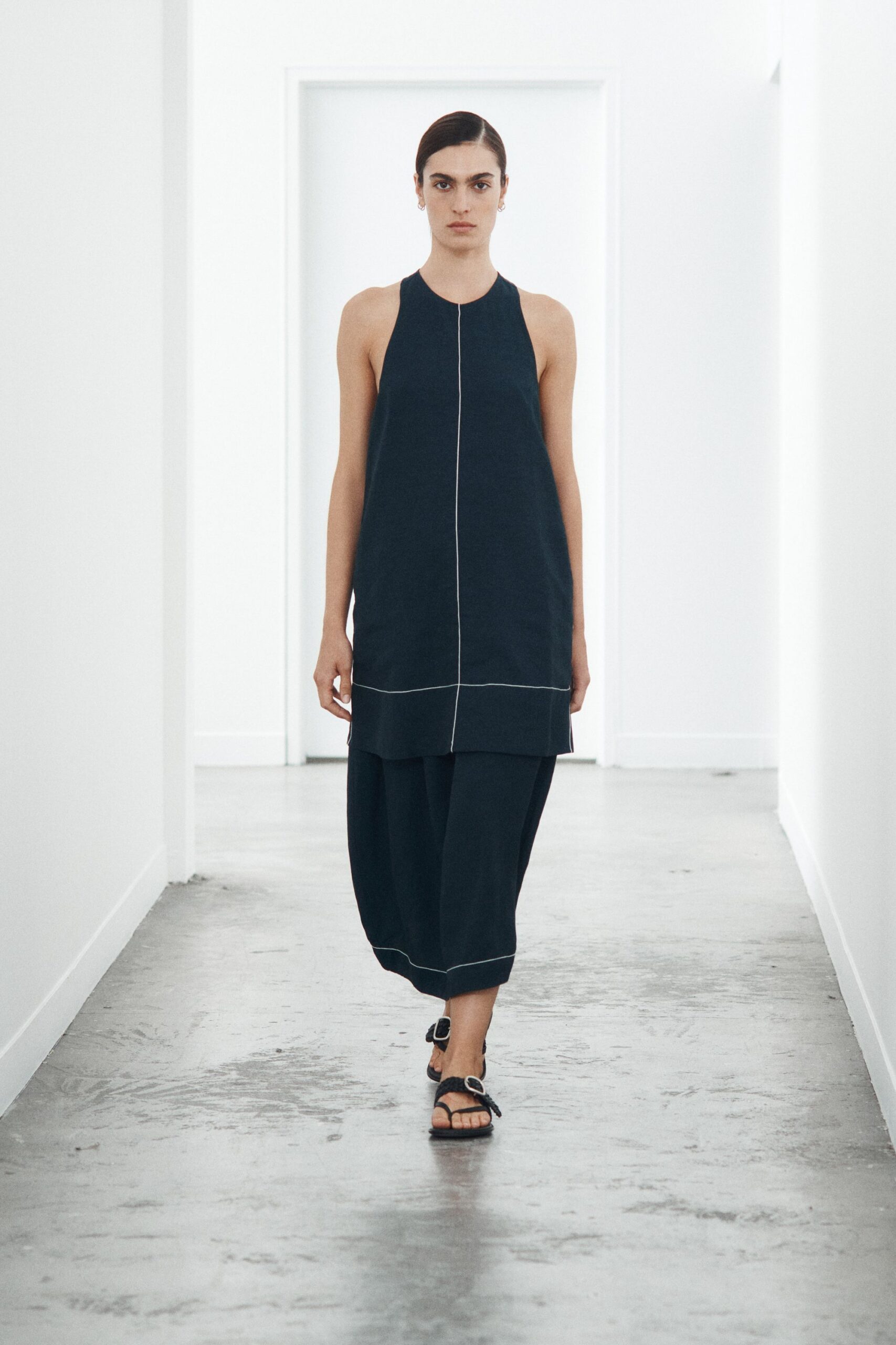 black tunic top and cropped wide-leg pants