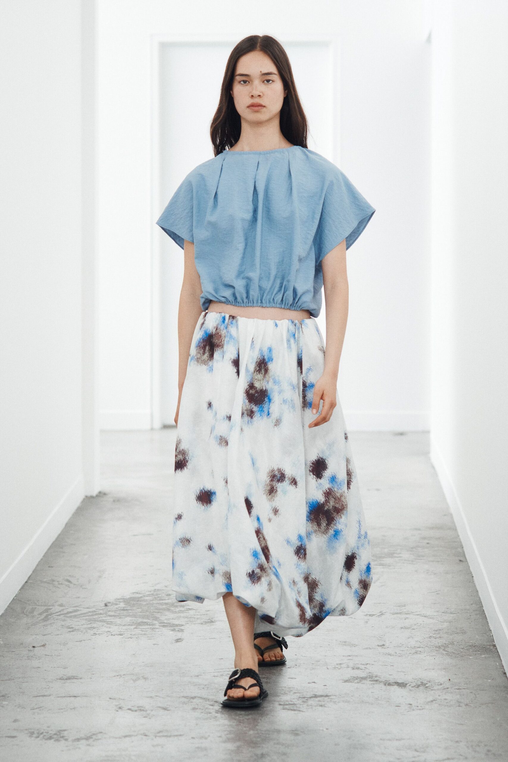 blue blouson top