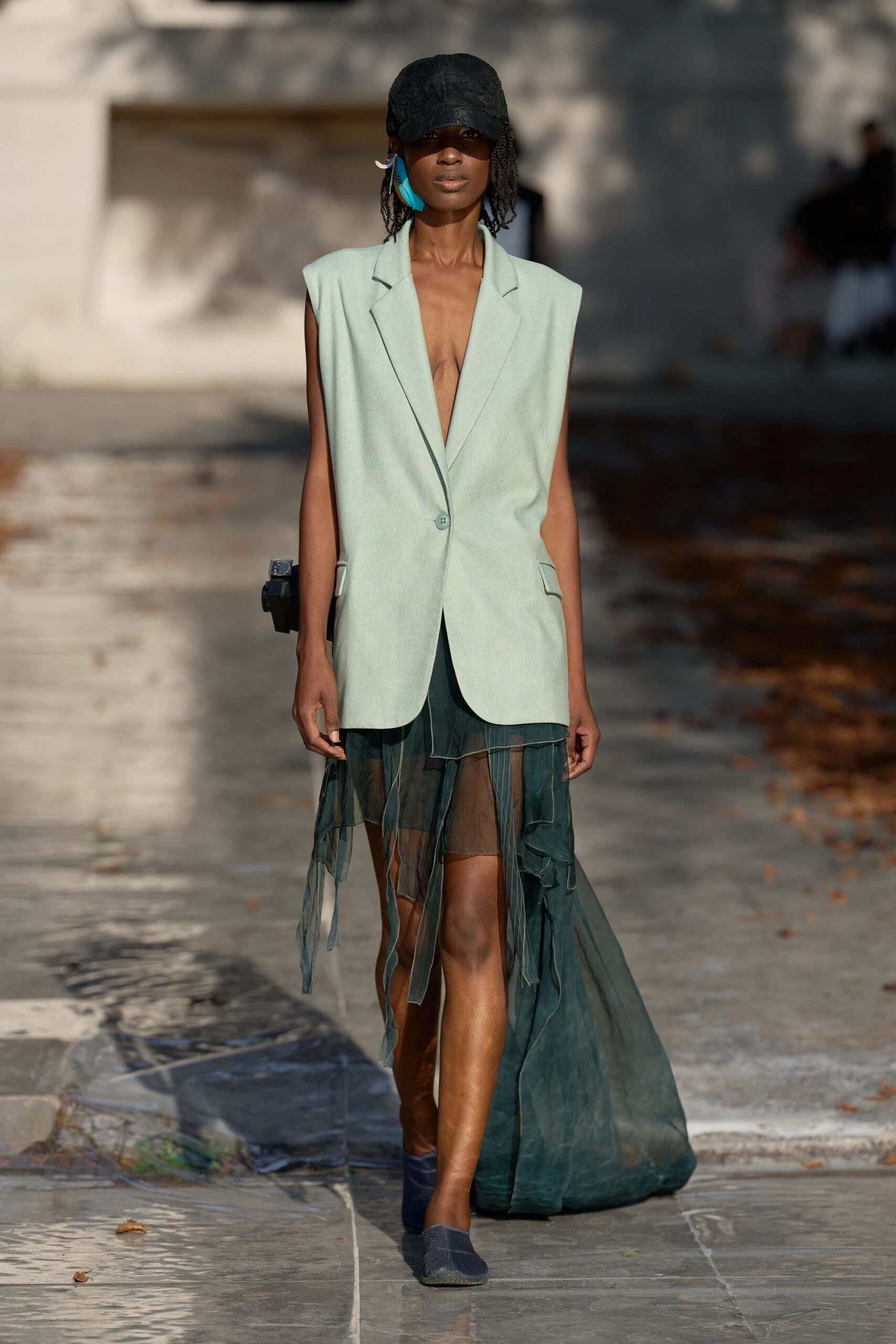 longline sleeveless blazer