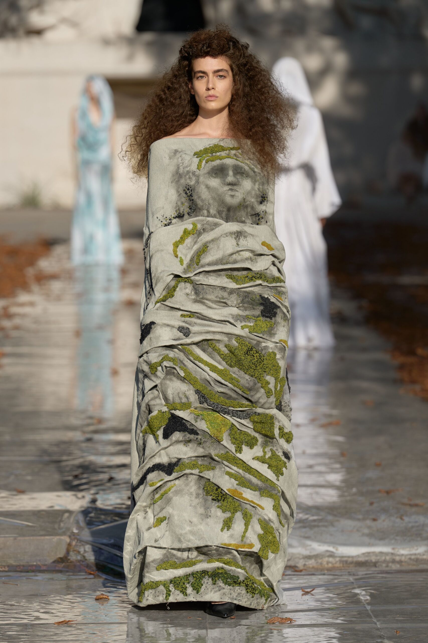 portrait-print ruched strapless gown