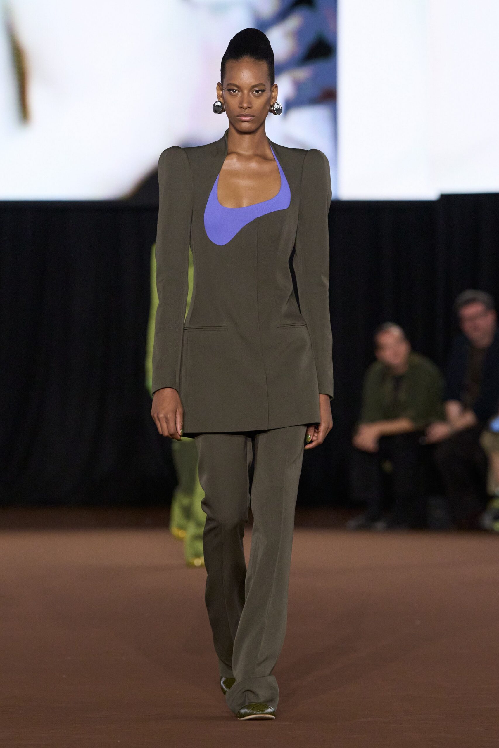 green long-sleeve open-front tailored mini blazer