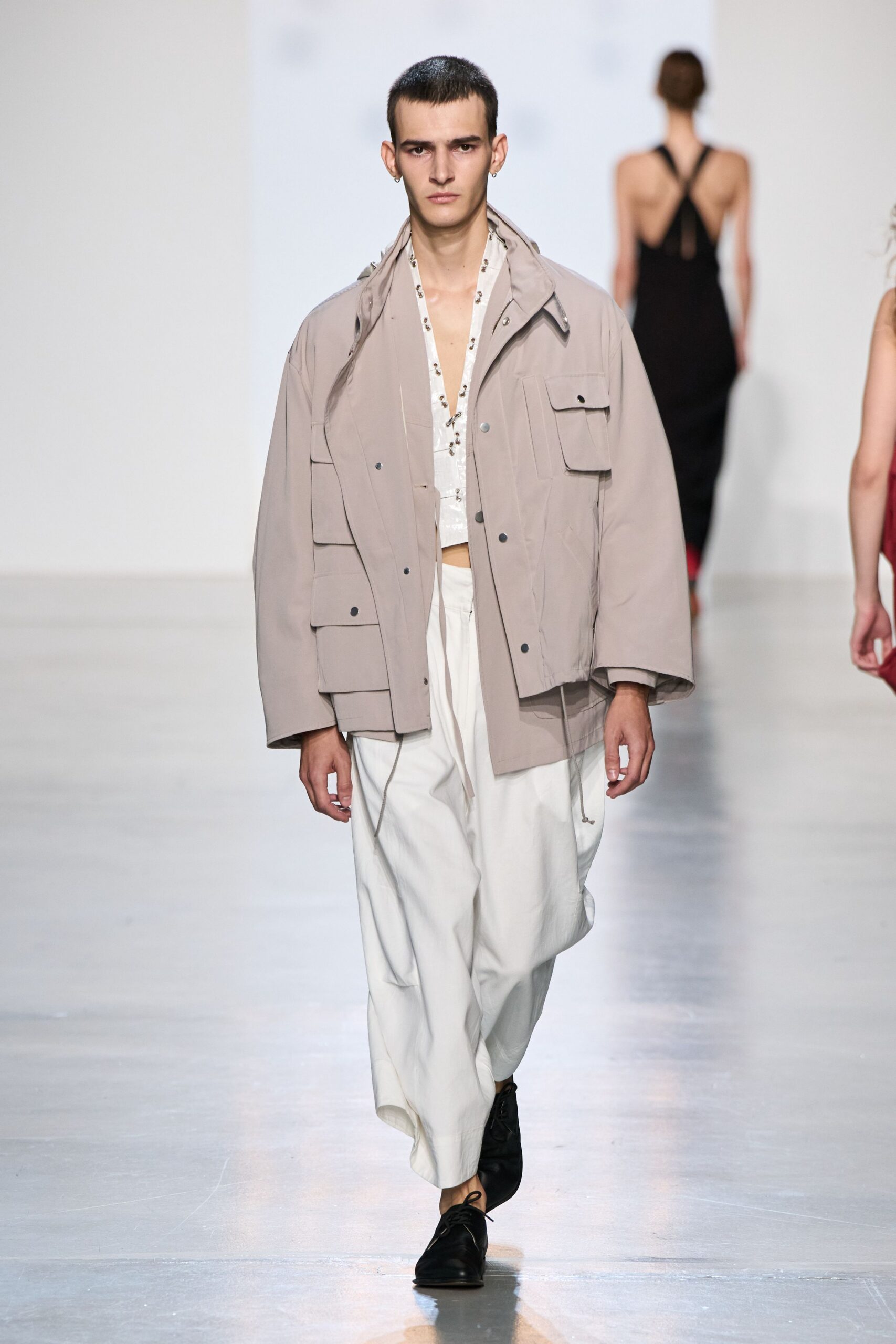 beige nylon long-sleeve collared oversized pockets buttoned jacket
