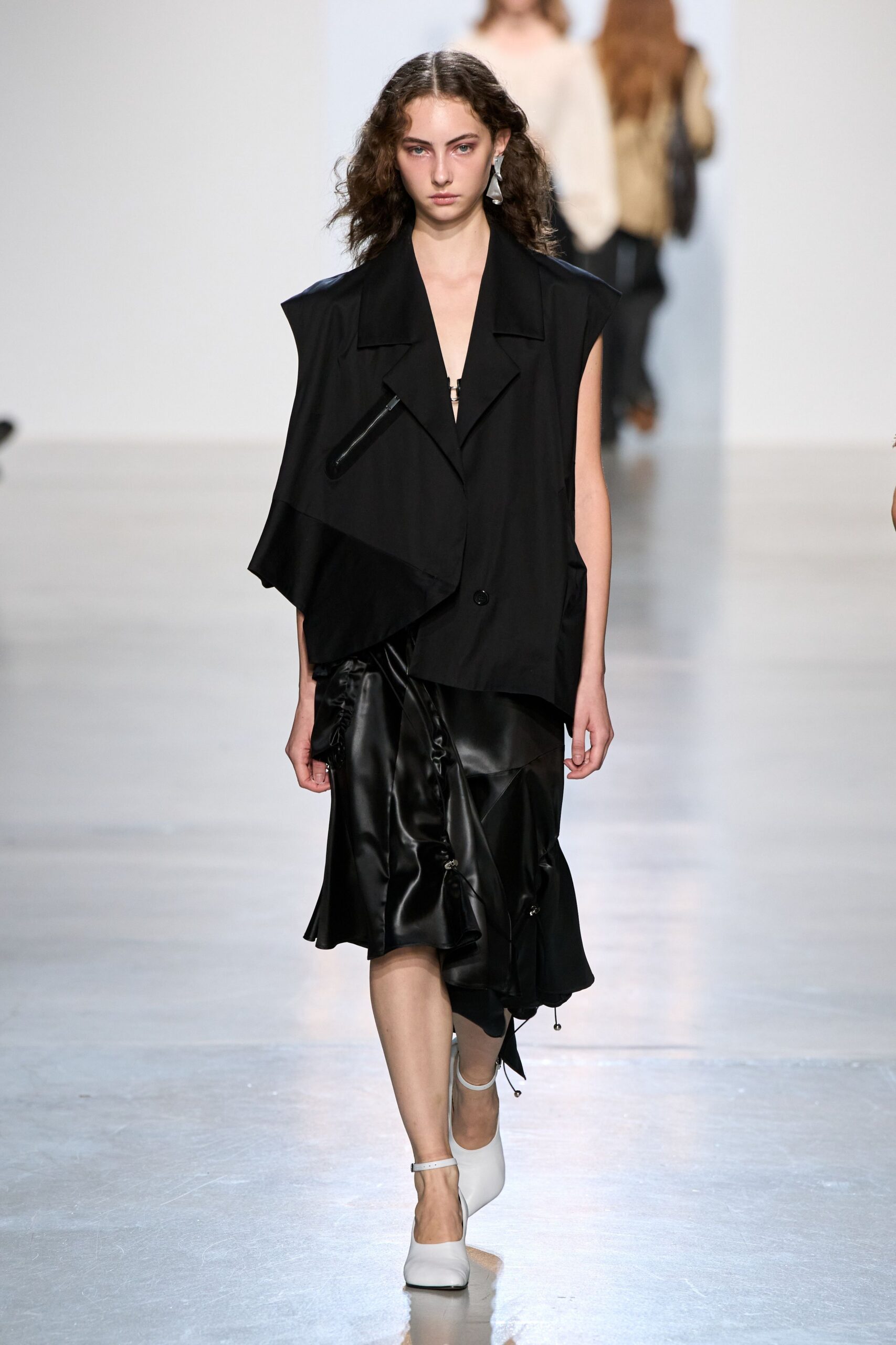 asymmetric sleeveless black blazer