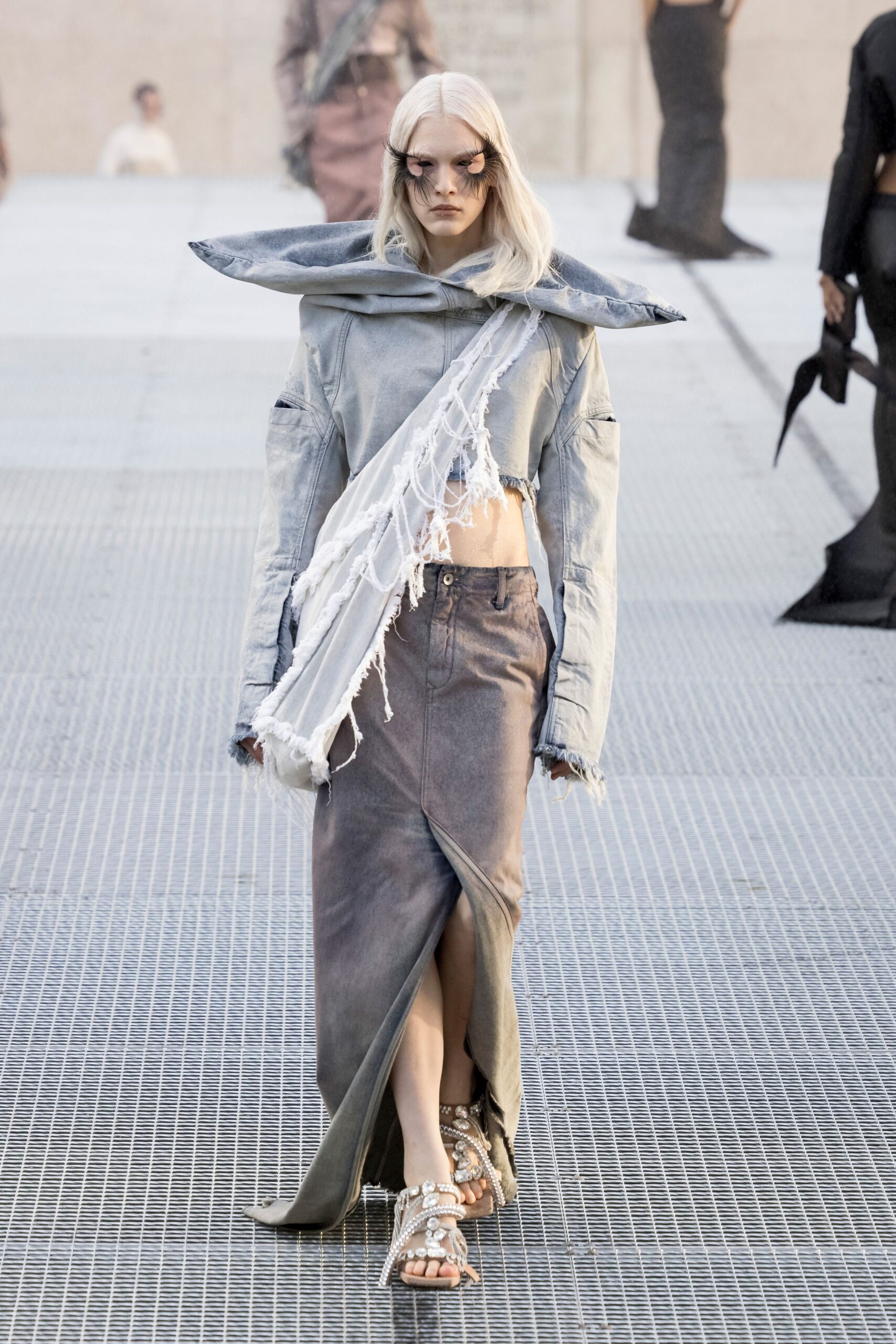 cropped denim jacket with oversized collar