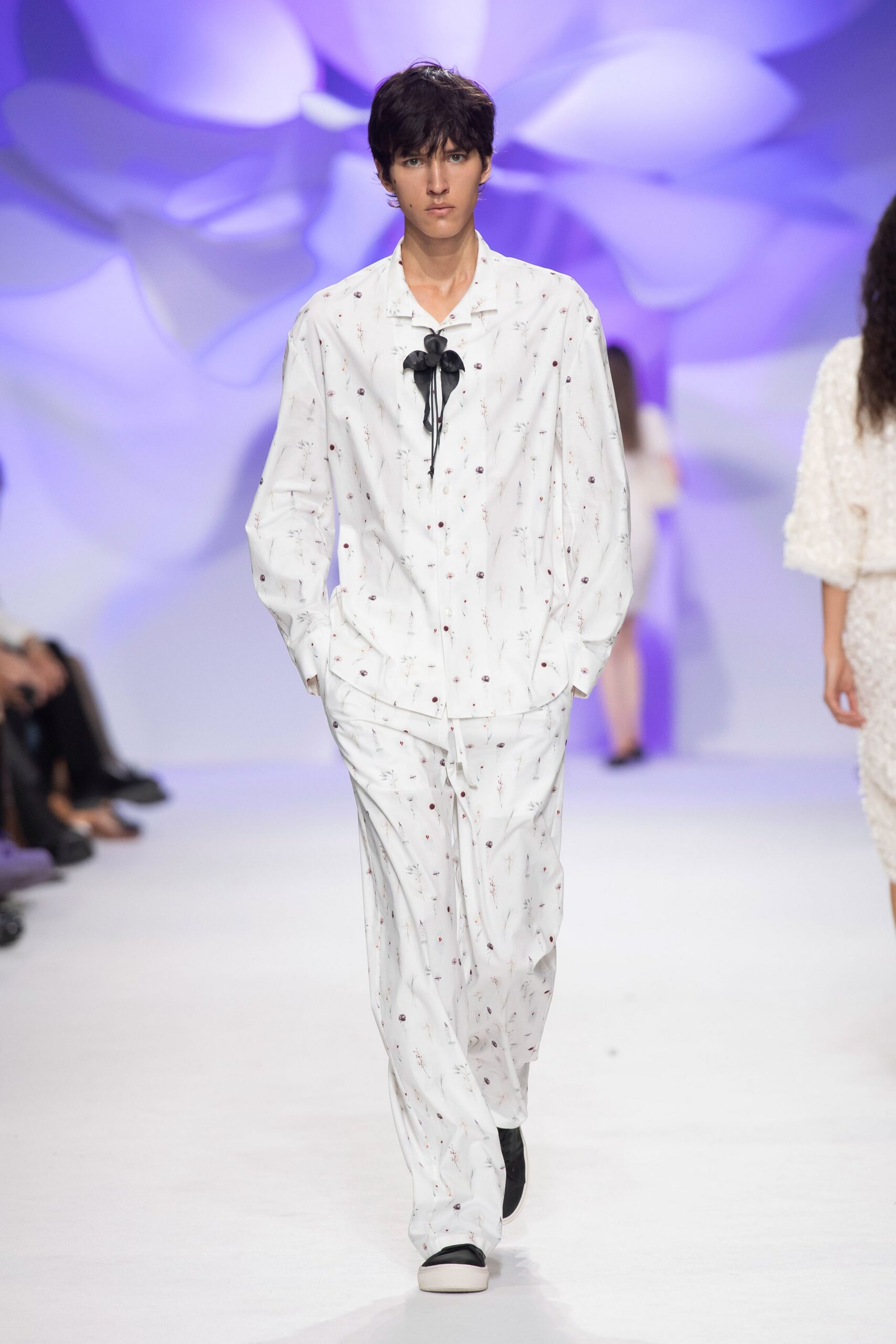 white drawstring relaxed printed wide-leg flowing pants