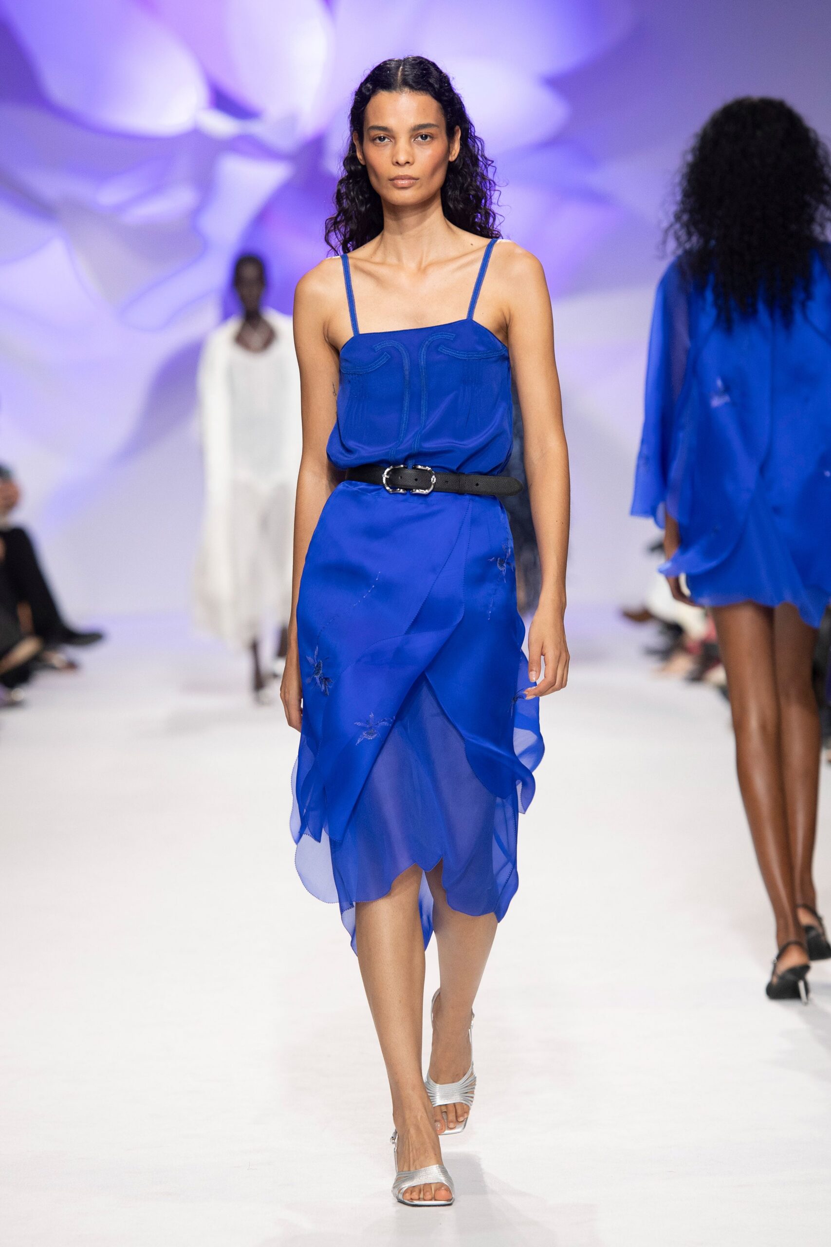 blue chiffon sleeveless spaghetti-strap belted embroidered midi-dress
