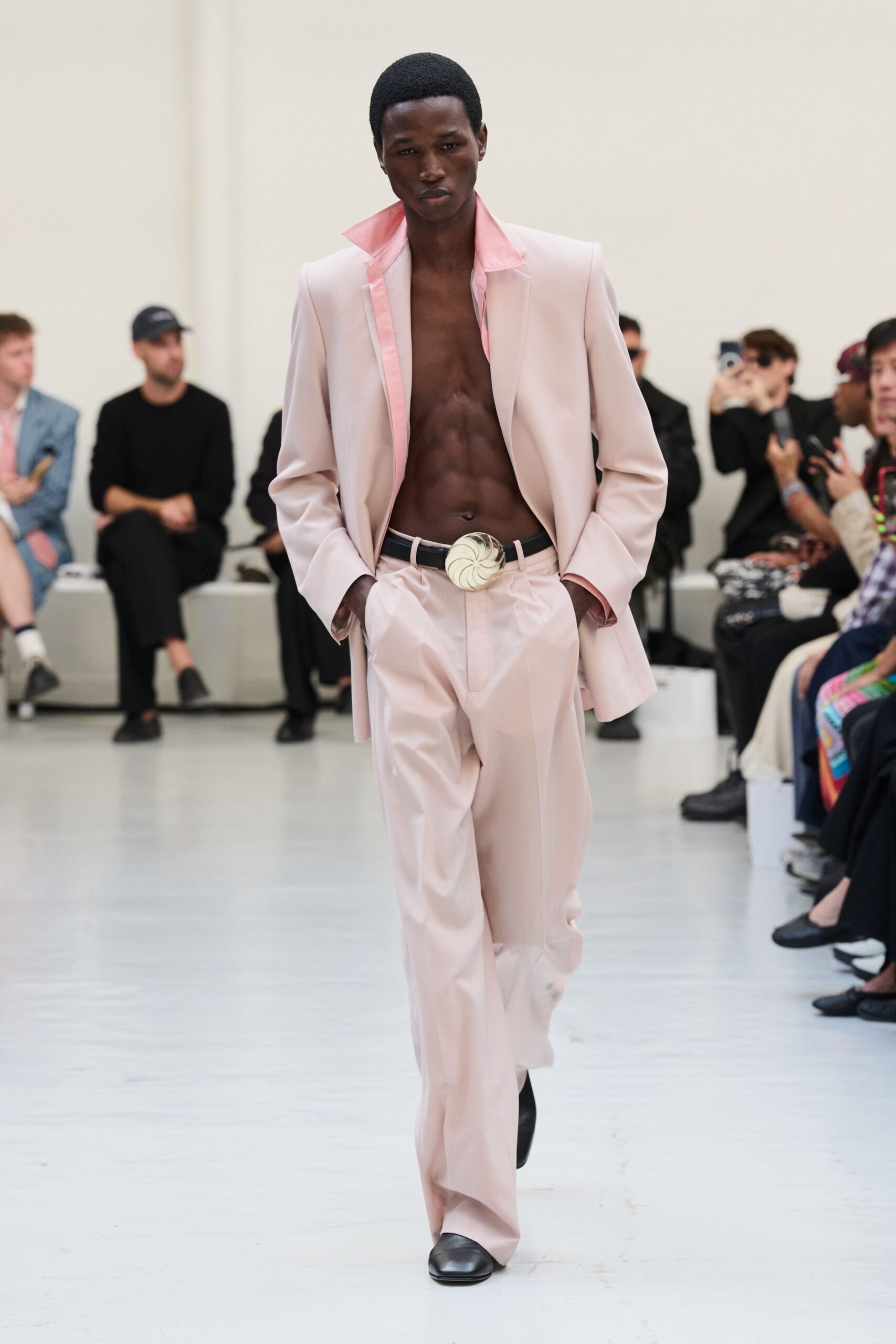 pink relaxed wide-leg pleated pants