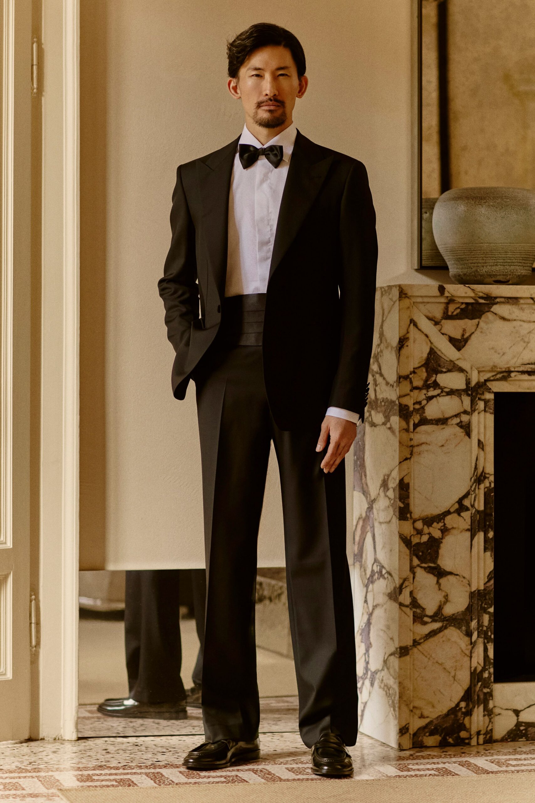 black long-sleeve collared tailored jacket