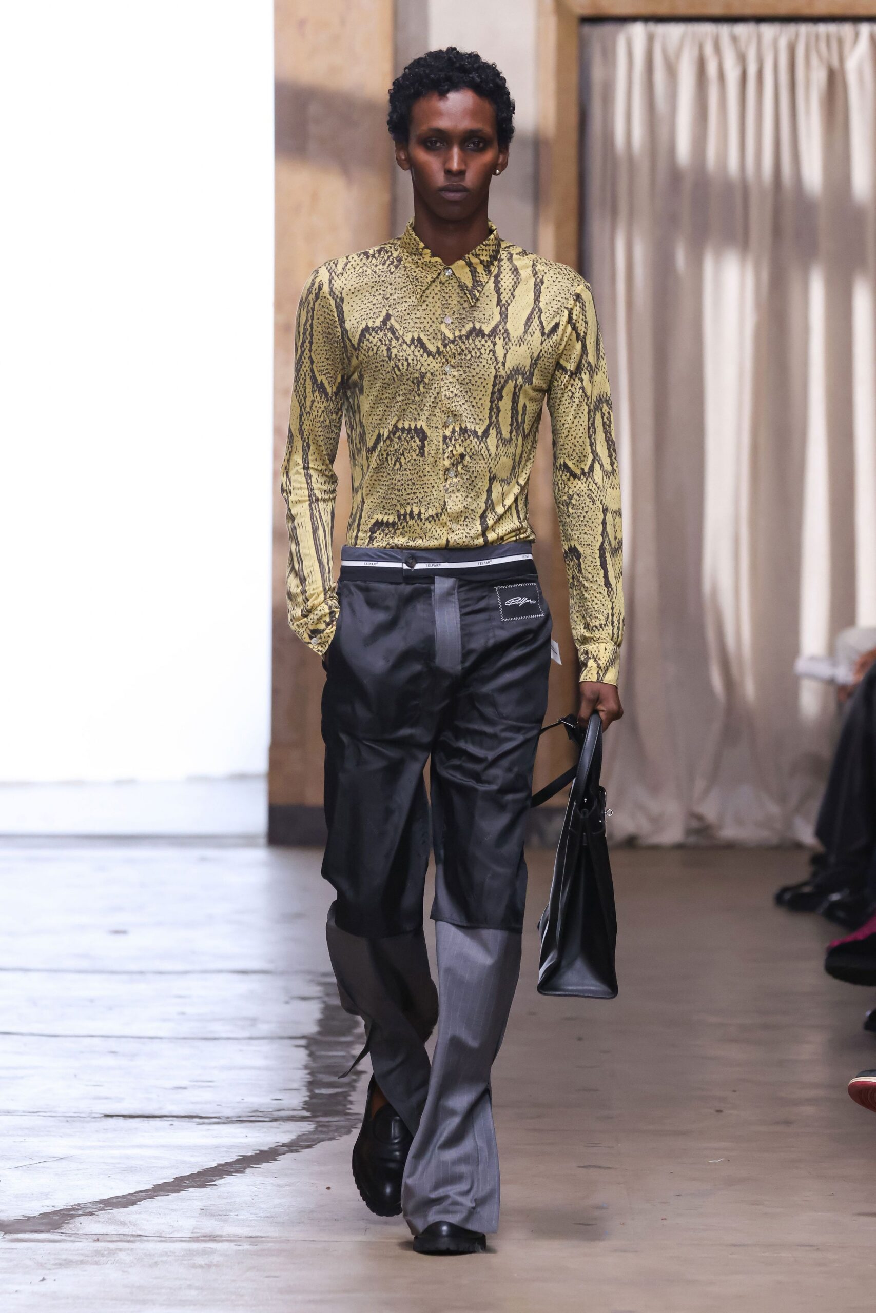 python-print fitted button-down shirt