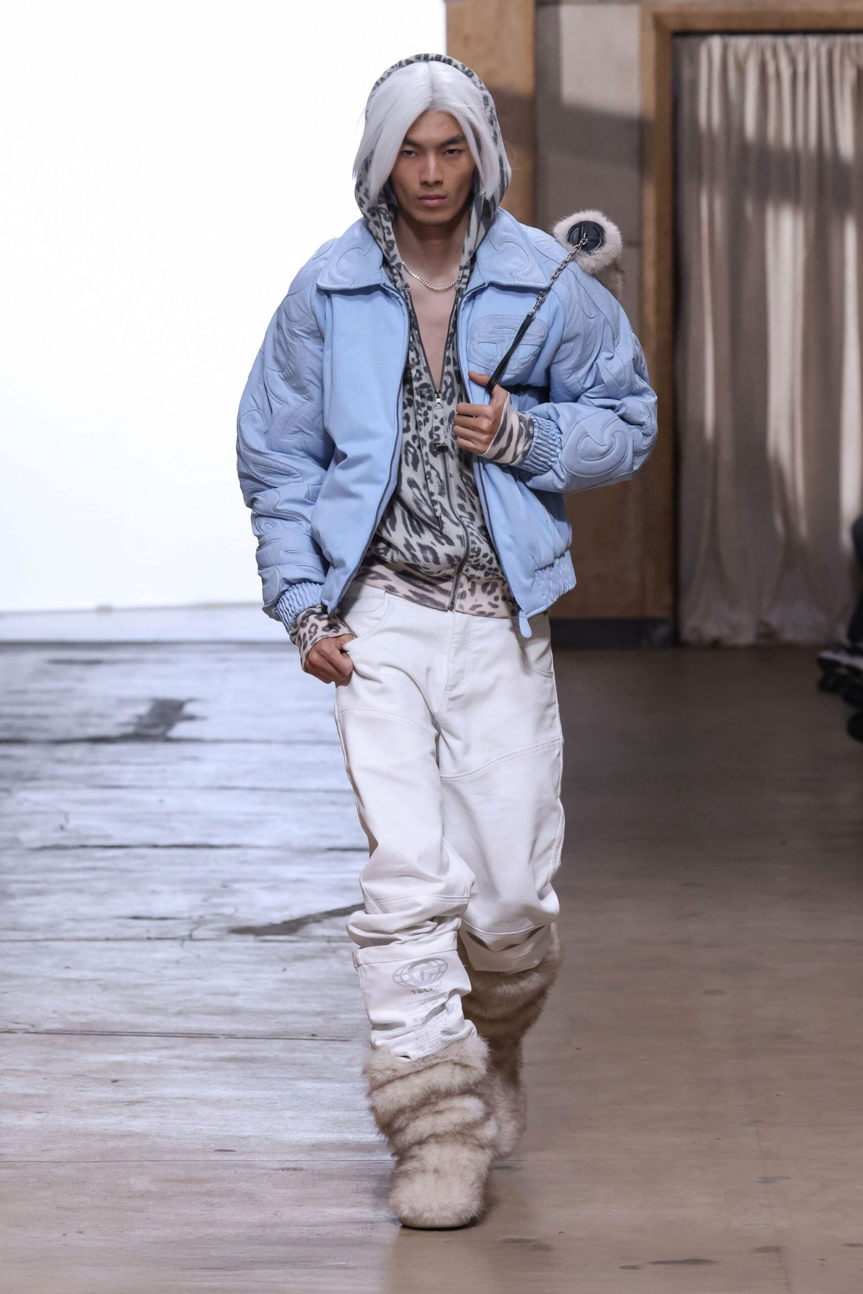 white relaxed straight-leg pockets pants