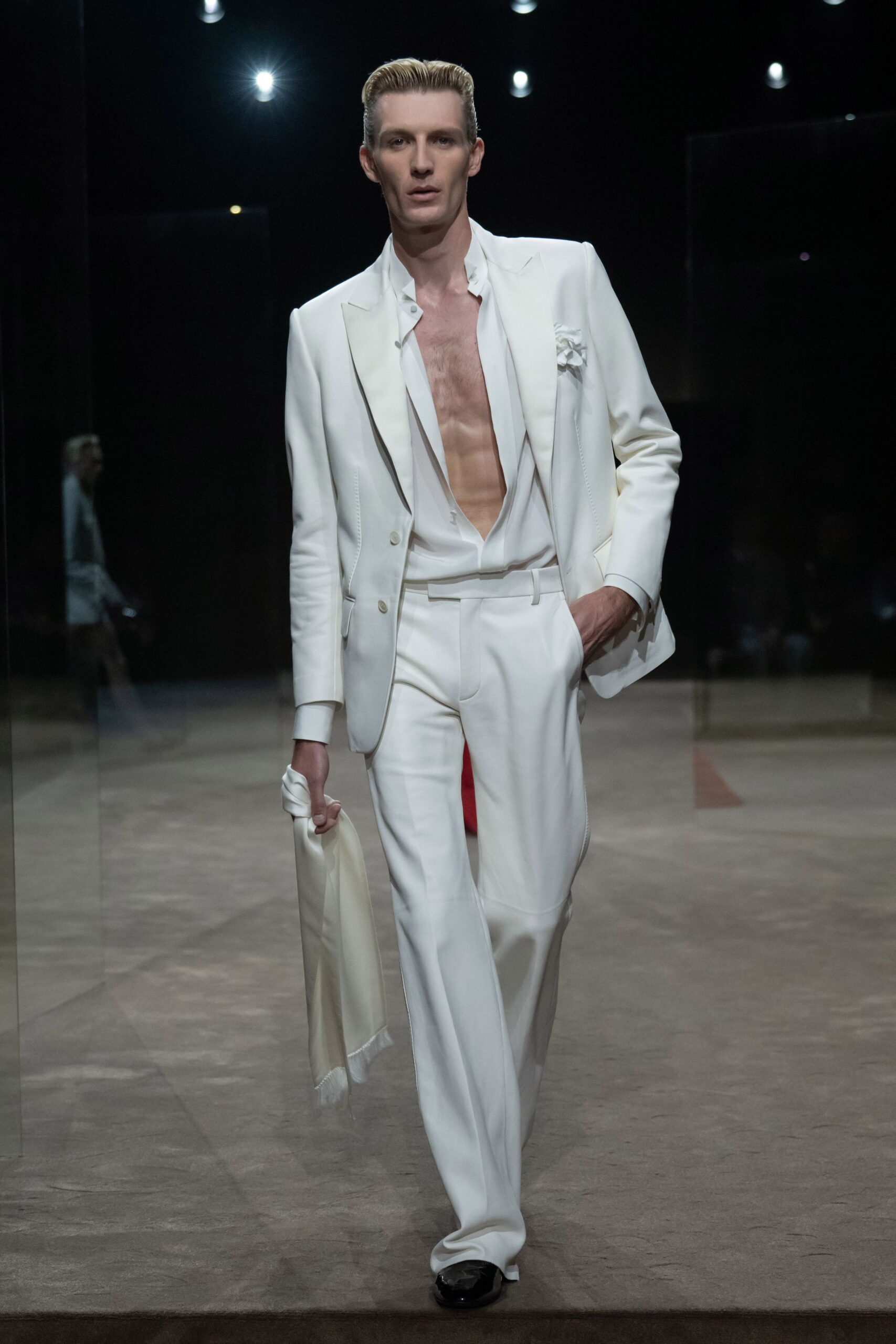 white wide-leg pockets pants