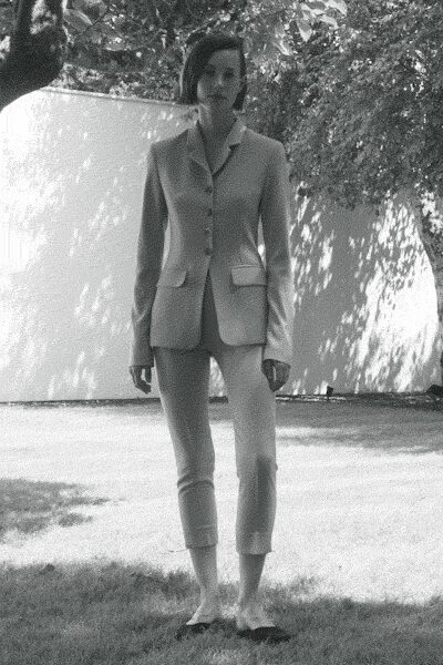 beige long-sleeve collared tailored buttoned pockets blazer