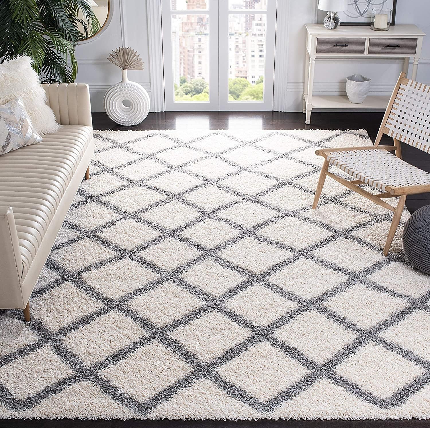 SAFAVIEH Dallas Shag Collection Area Rug - 5'1 x 7'6, Ivory & Grey, Trellis Design, Non-Shedding & Easy Care, 1.5-inch Thick Ideal for High Traffic Areas in Living Room, Bedroom (SGD258F)