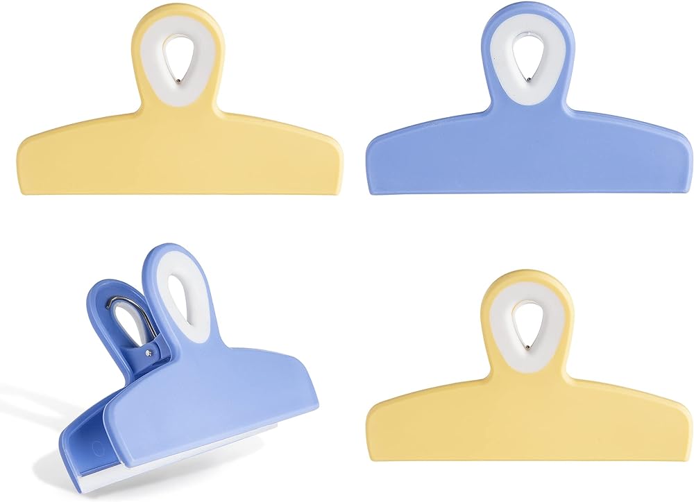 COOK WITH COLOR Chip Bag Clips Set of 4- Food Clips, 5 Inches Heavy Duty Chip Clips, Large Bag Clips for Food Storage with Air Tight Seal Grip for Bread Bags, Snack Bags and Food Bags (Yellow & Blue)