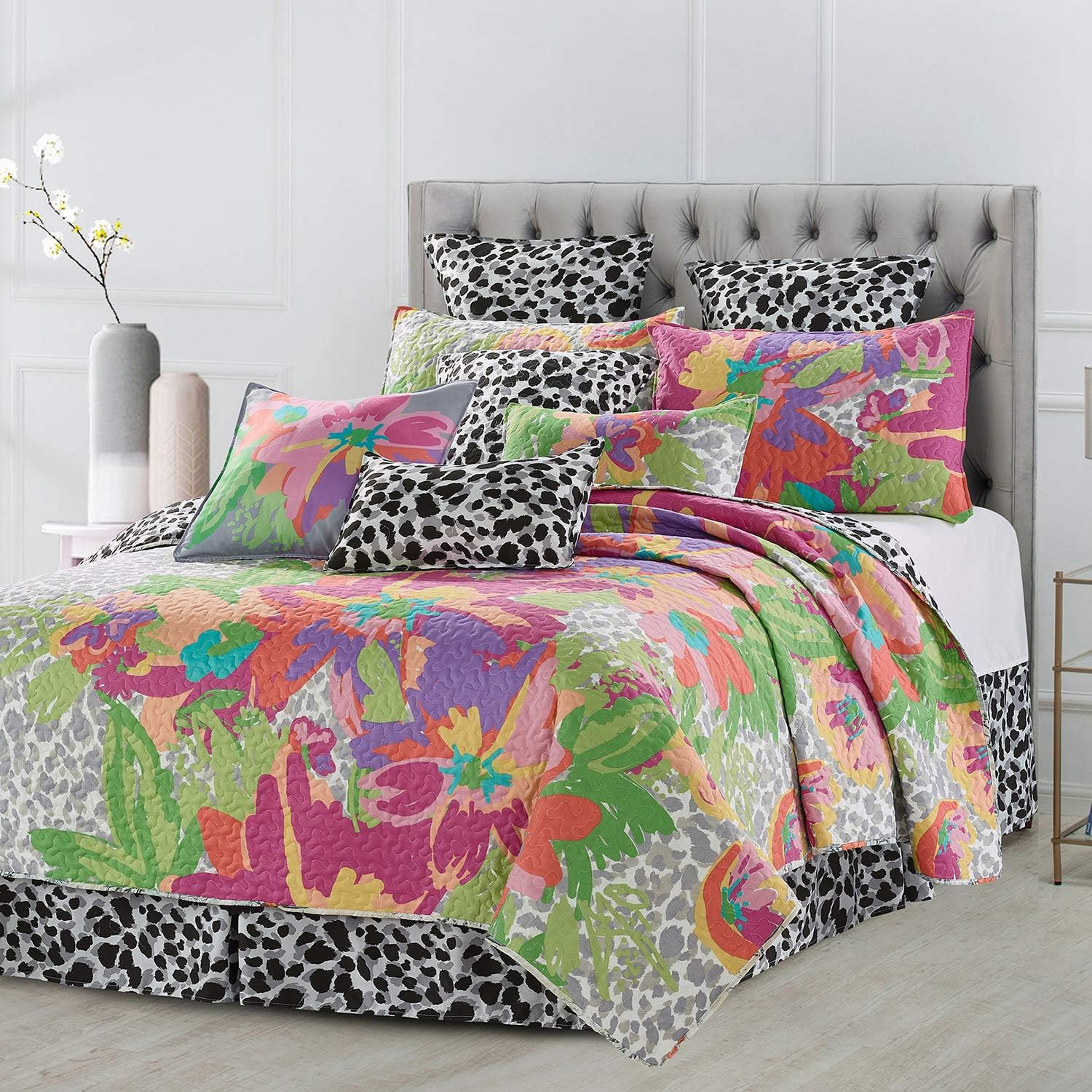 Virah Bella Quilt Bedding Set in King Angelina Printed Lightweight Reversible Quilt with 2 Matching Pillow Shams - Cozy & Beautiful Contemporary-Themed Bedding