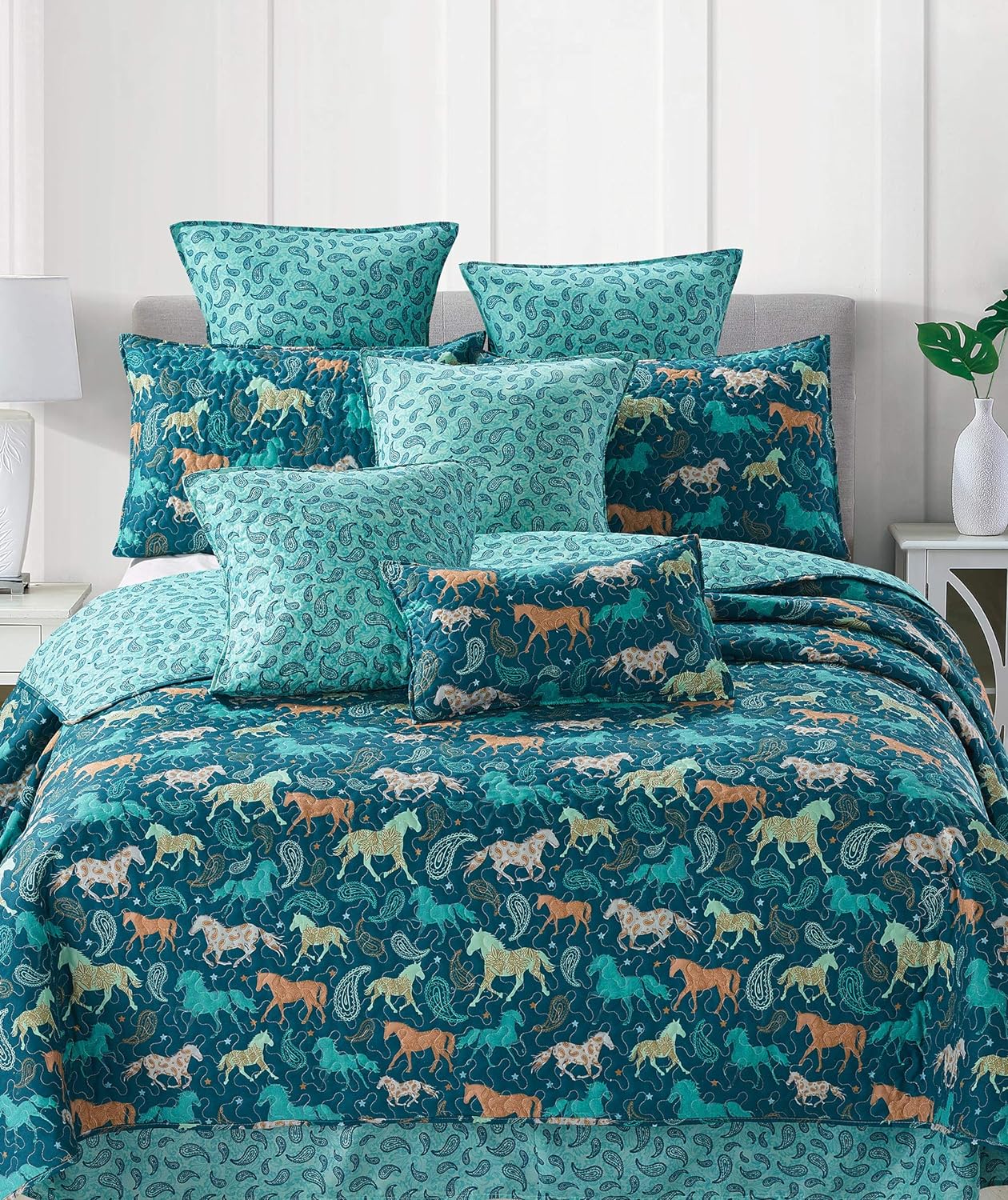 Virah Bella Quilt Bedding Set in King Horses Free Printed Lightweight Reversible Quilt with 2 Matching Pillow Shams - Cozy & Beautiful Western-Themed Bedding