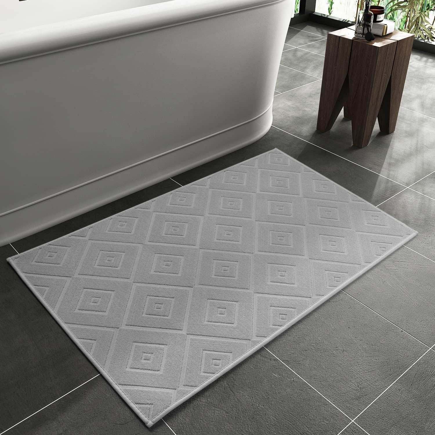 MontVoo Bath-Mats for Bathroom Non Slip, Absorbent Thin Bathroom Rugs Fit Under Door, Washable Terrycloth Bathroom-Mat, Rubber Backing Bath Rugs 17x28