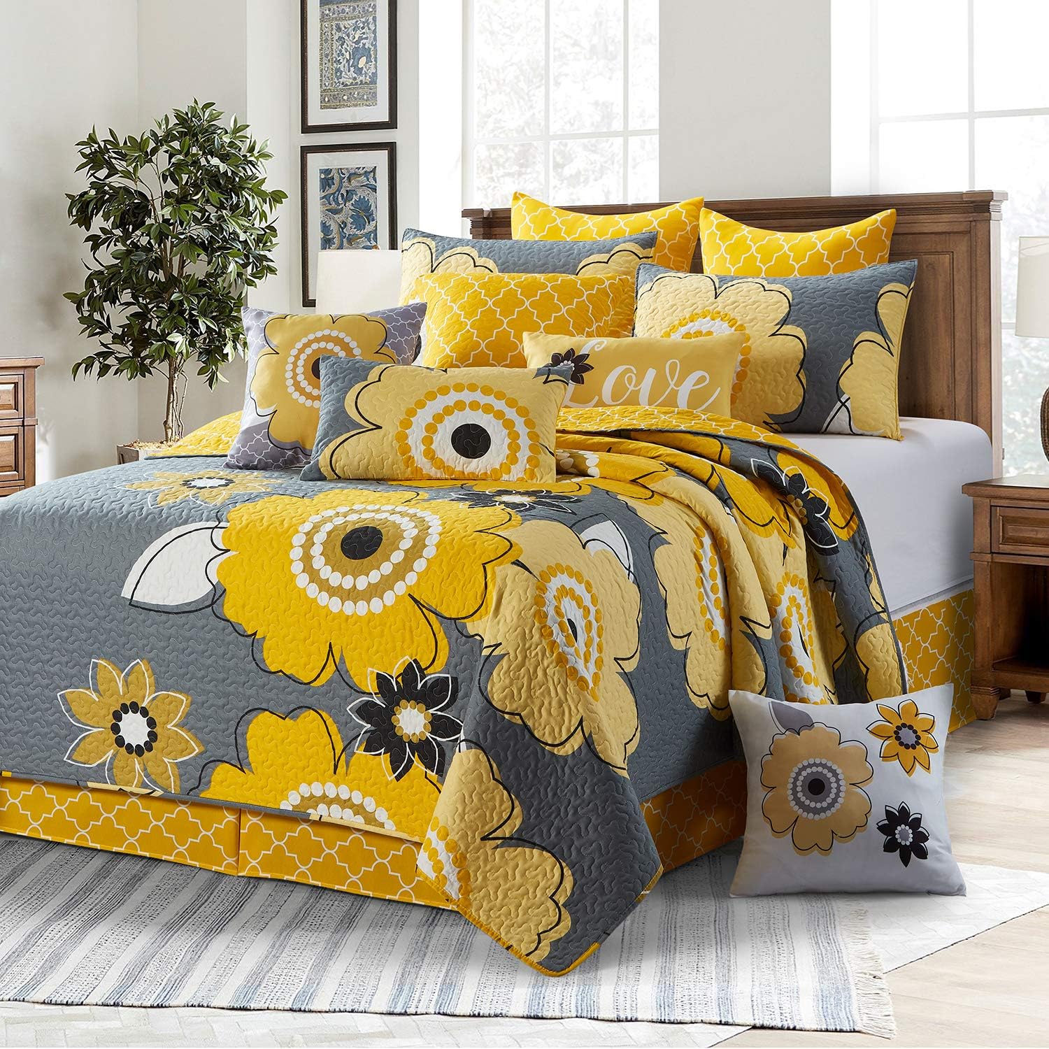 Virah Bella Quilt Bedding Set in King Francesca Yellow/Gray Printed Lightweight Reversible Quilt with 2 Matching Pillow Shams - Cozy & Beautiful Contemporary-Themed Bedding