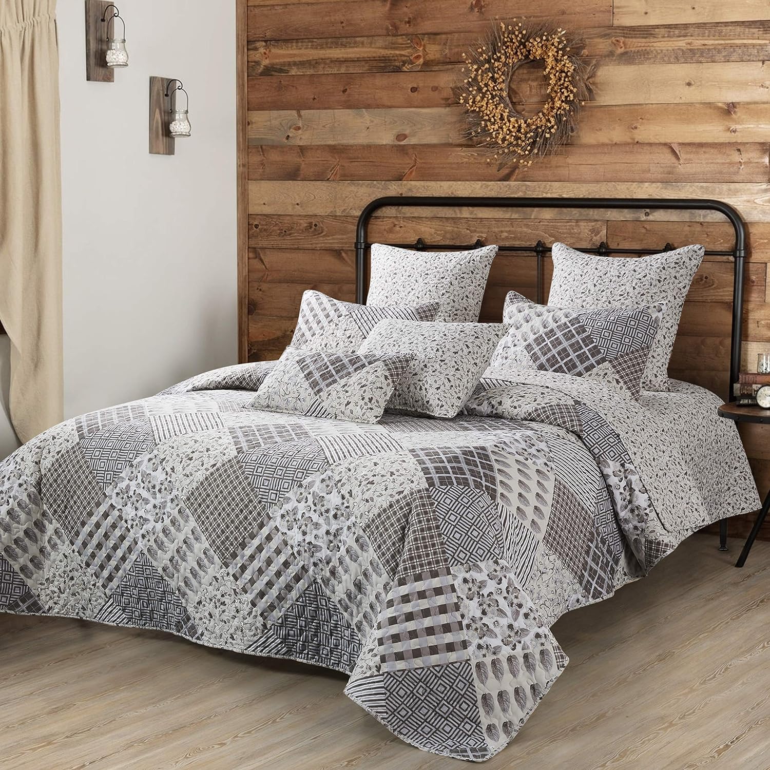 Virah Bella Quilt Bedding Set in King Phyllis Dobbs Charming Grays Printed Lightweight Reversible Quilt with 2 Matching Pillow Shams - Cozy & Beautiful Contemporary-Themed Bedding